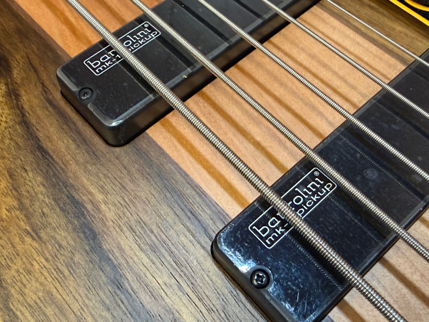 Cort C5 Plus Active 5 - MarkBass pre amp - Bartolini pickups