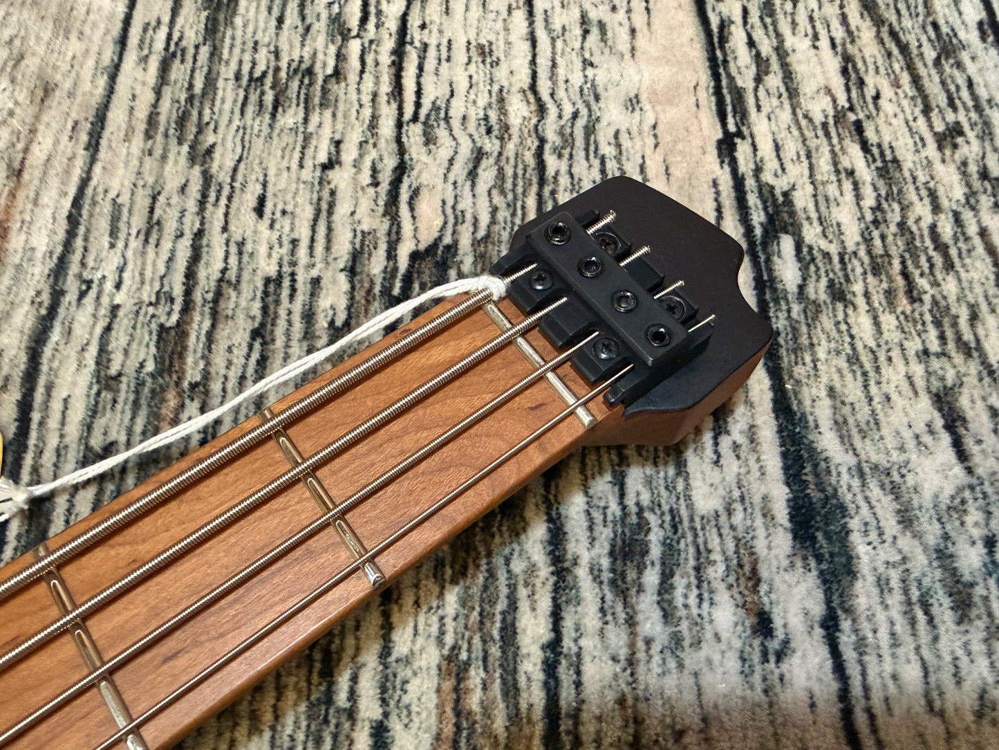 Cort Space 4 Stardust Black headless active bass