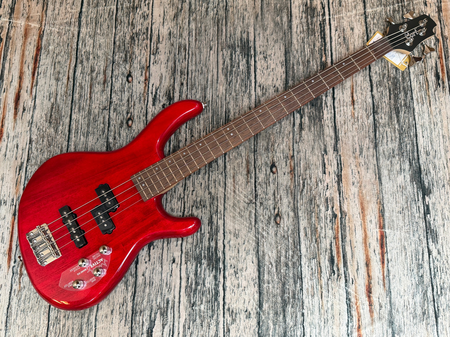 Cort Action plus - Active 4 string bass - Trans Red.