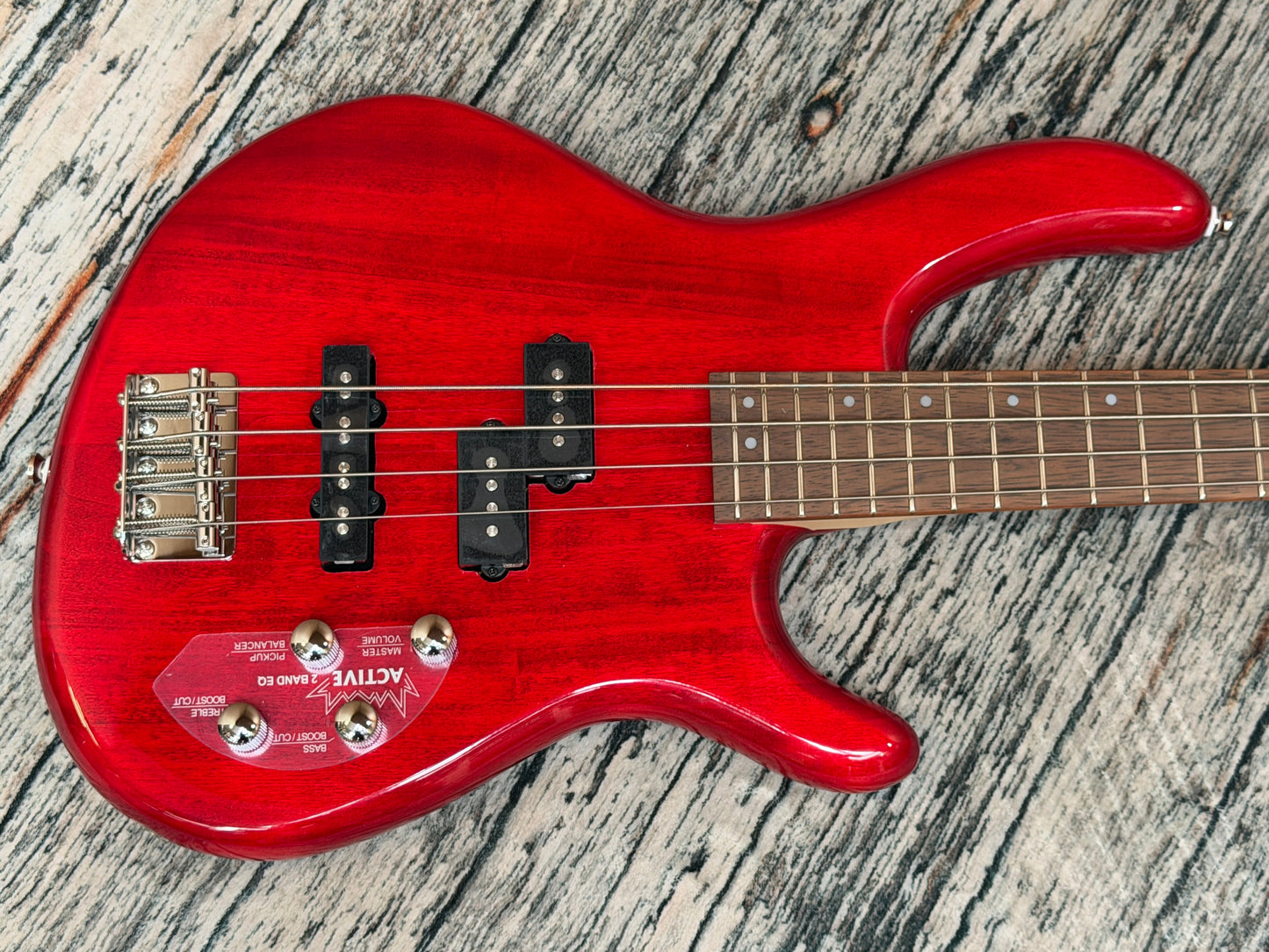 Cort Action plus - Active 4 string bass - Trans Red.