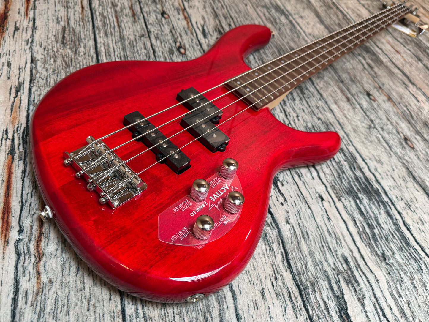 Cort Action plus - Active 4 string bass - Trans Red.