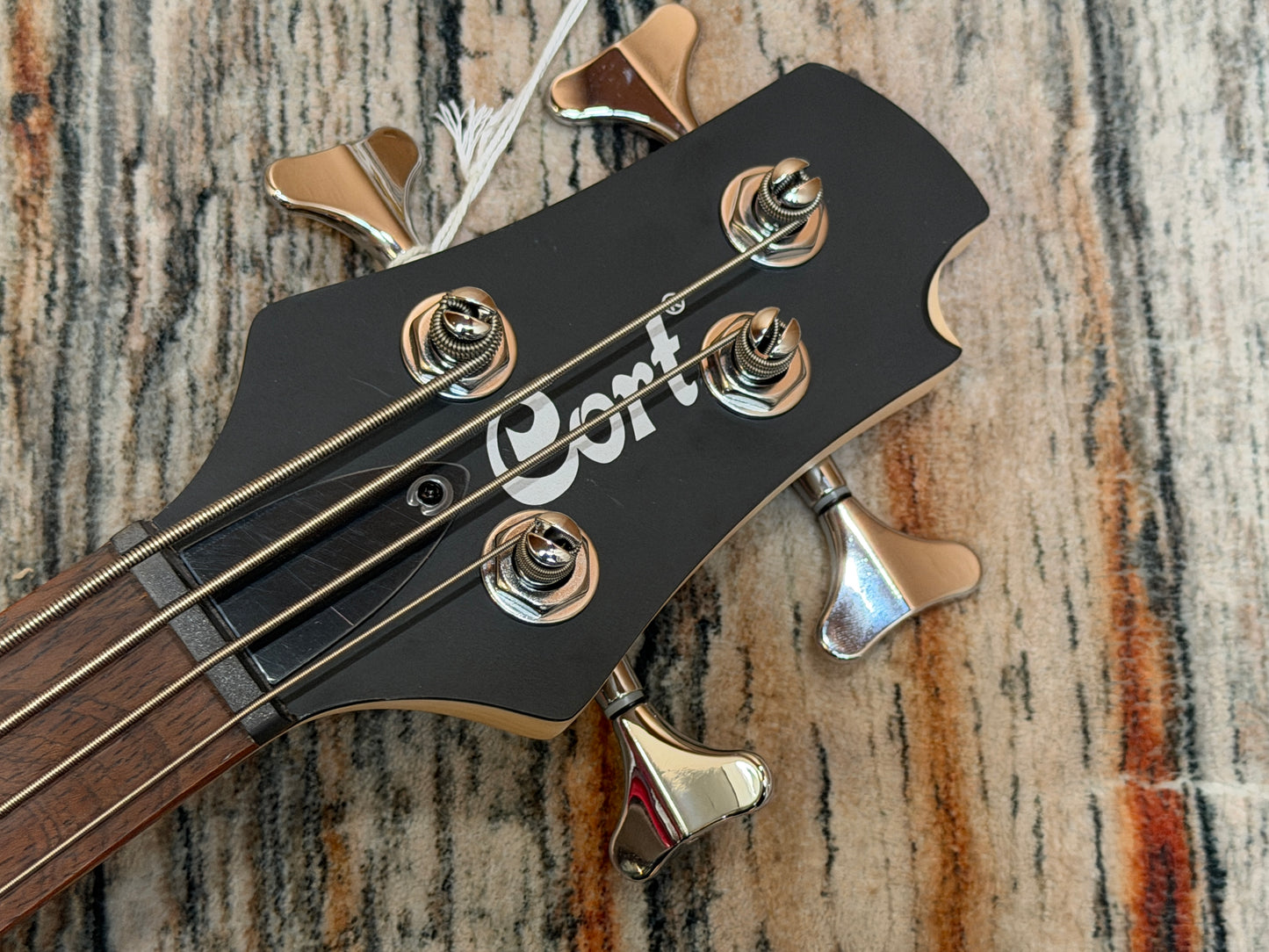 Cort Action plus - Active 4 string bass - Trans Red.