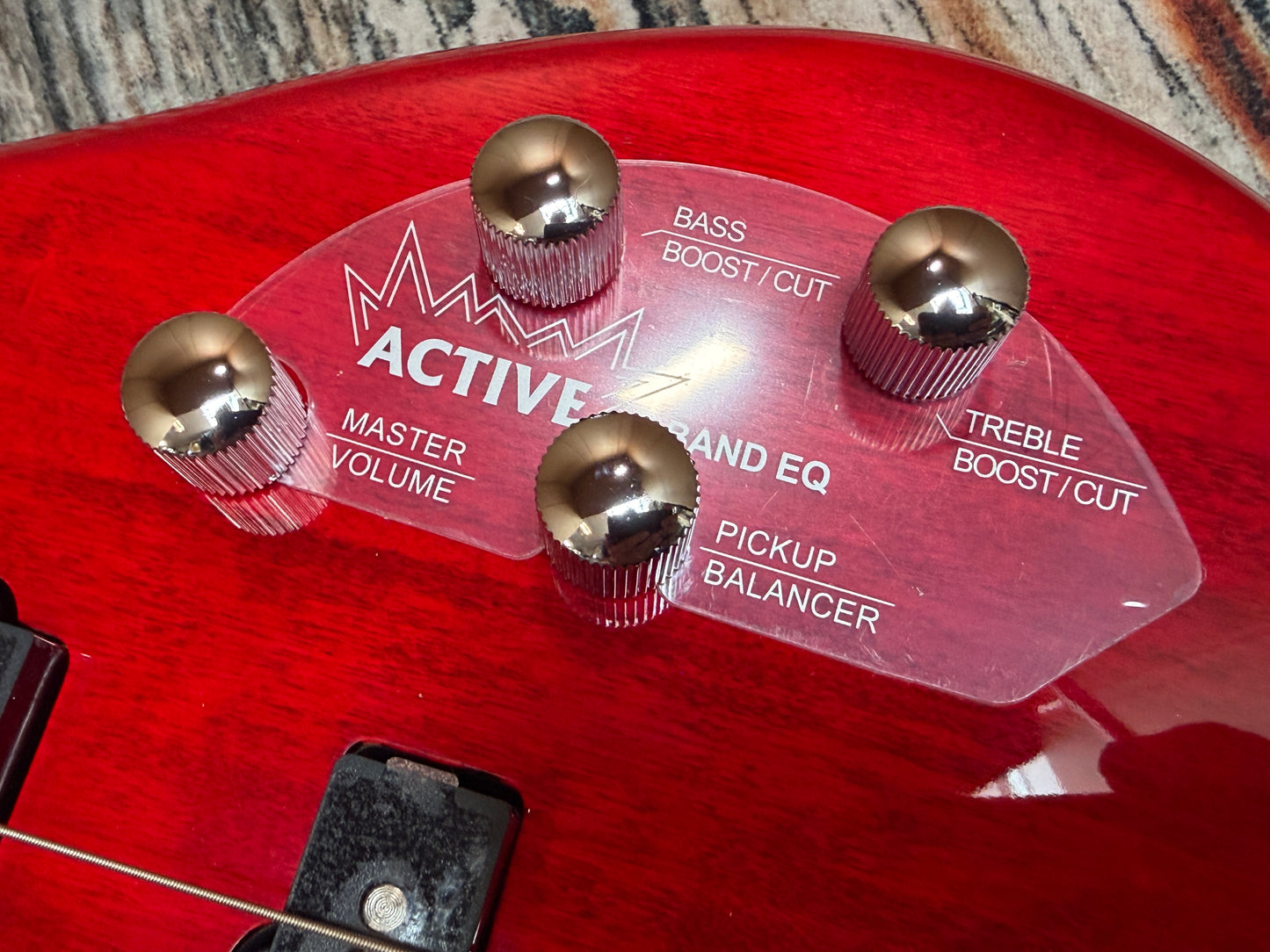 Cort Action plus - Active 4 string bass - Trans Red.