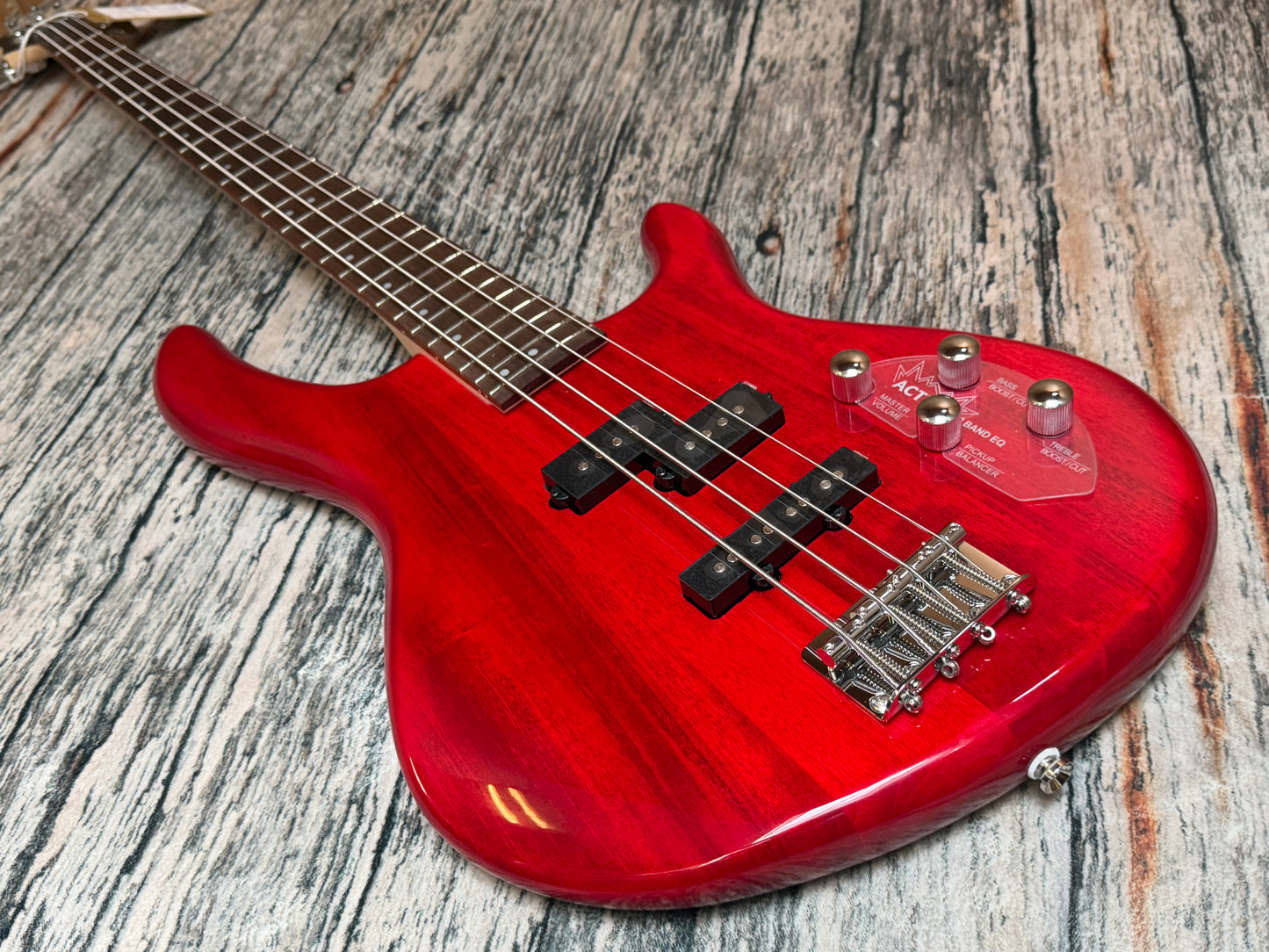 Cort Action plus - Active 4 string bass - Trans Red.