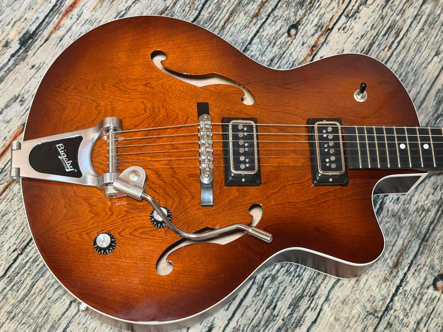 Godin 5th Avenue Uptown T-Armond - Havana Brown