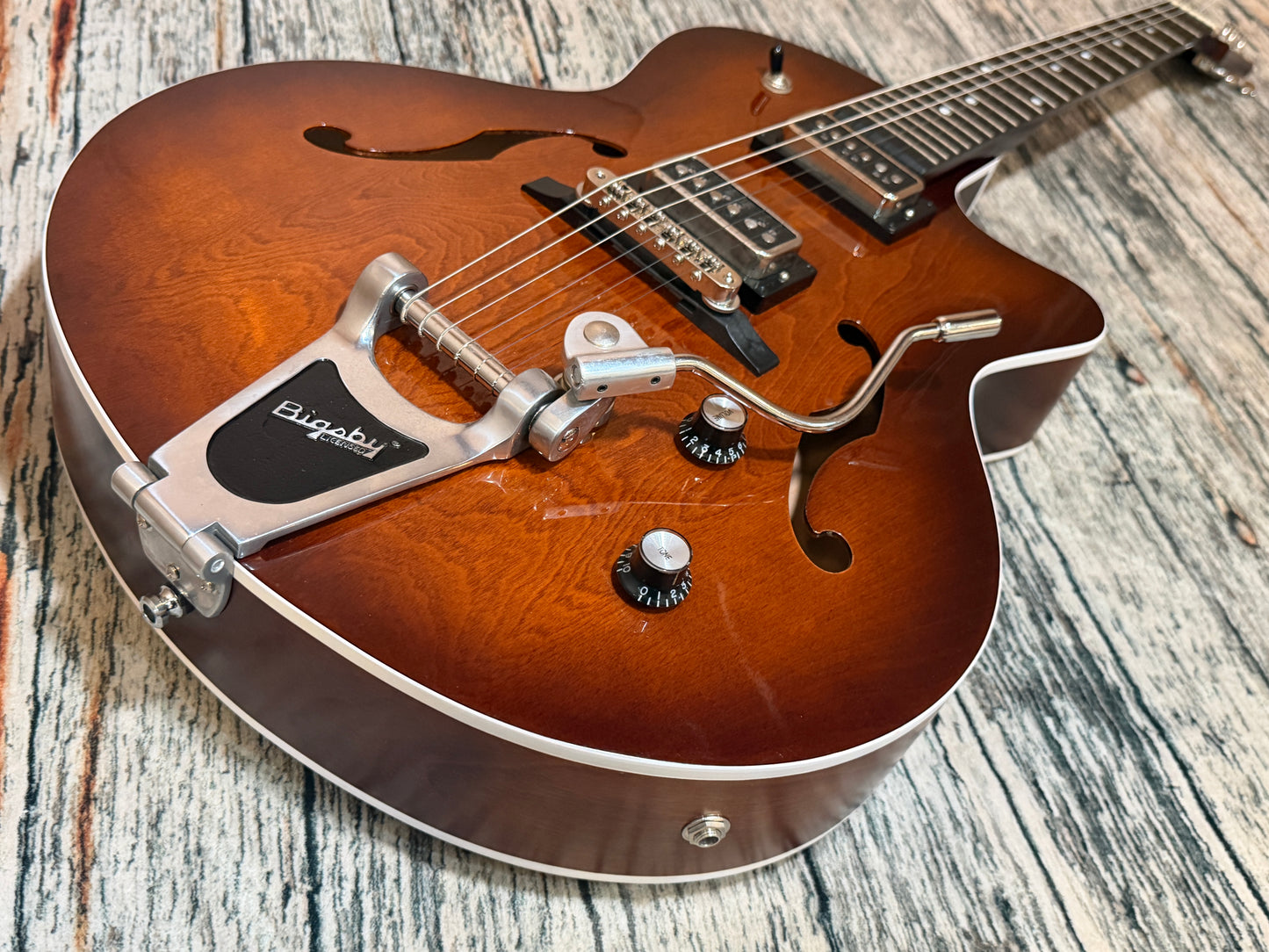 Godin 5th Avenue Uptown T-Armond - Havana Brown