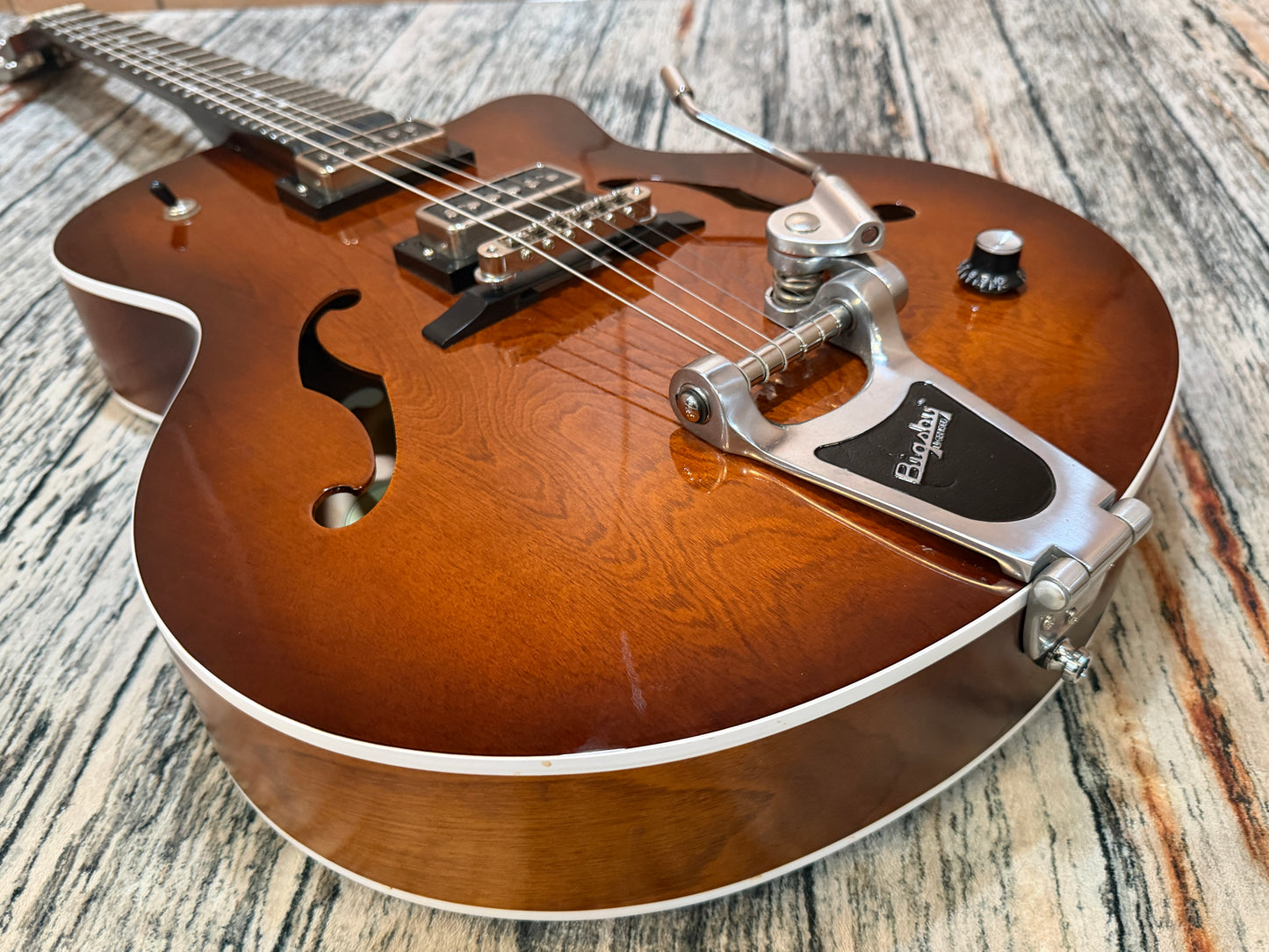 Godin 5th Avenue Uptown T-Armond - Havana Brown