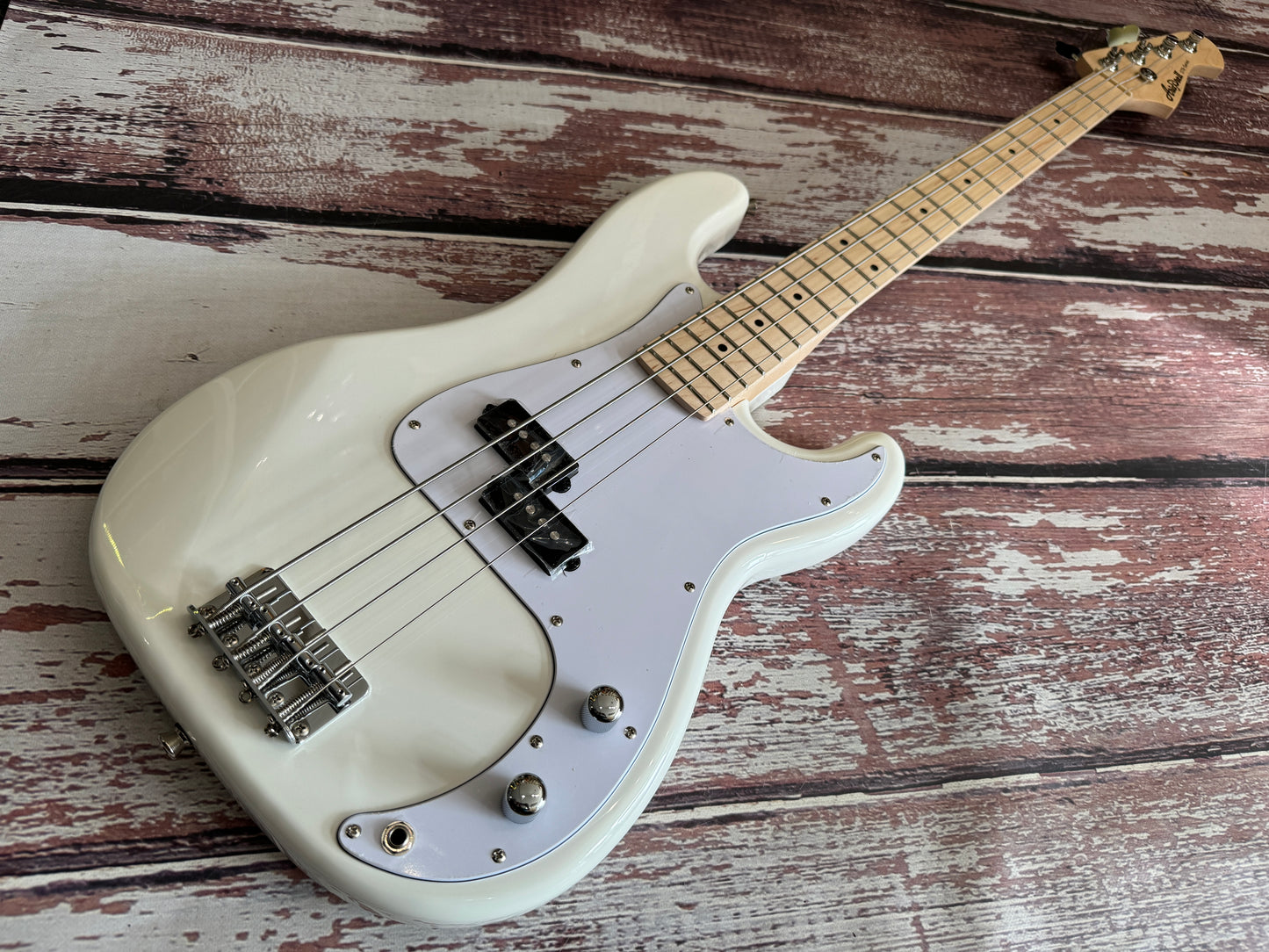 Aria STB P-B Vintage white with maple neck