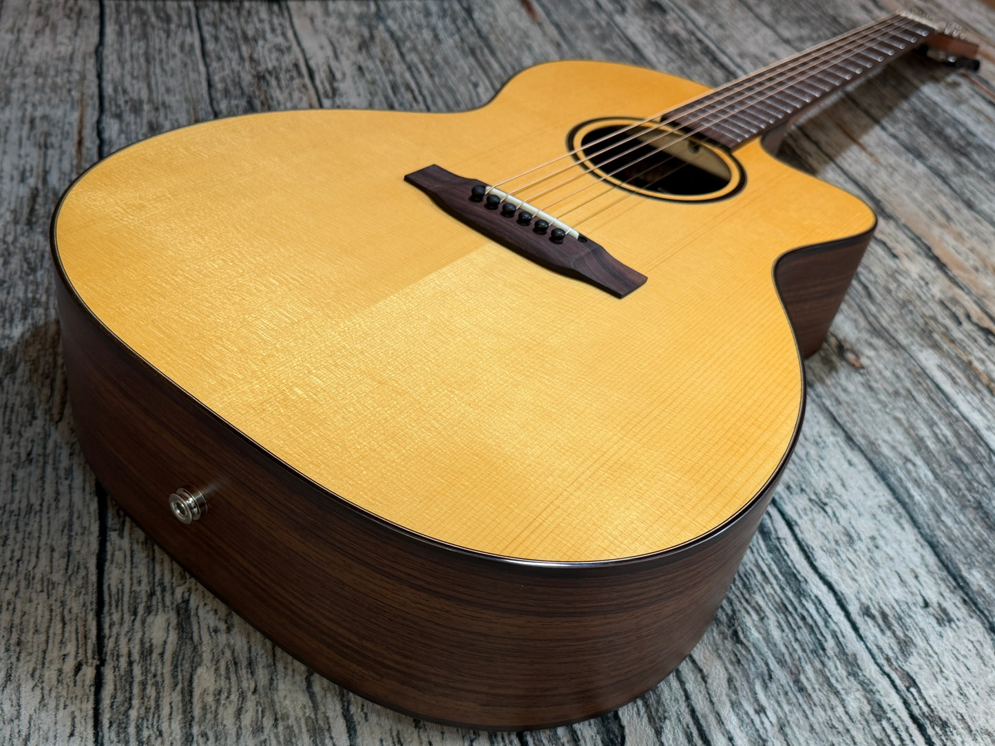 Auden TT Chester Cutaway Spruce Rosewood - Supernatural Preamp System