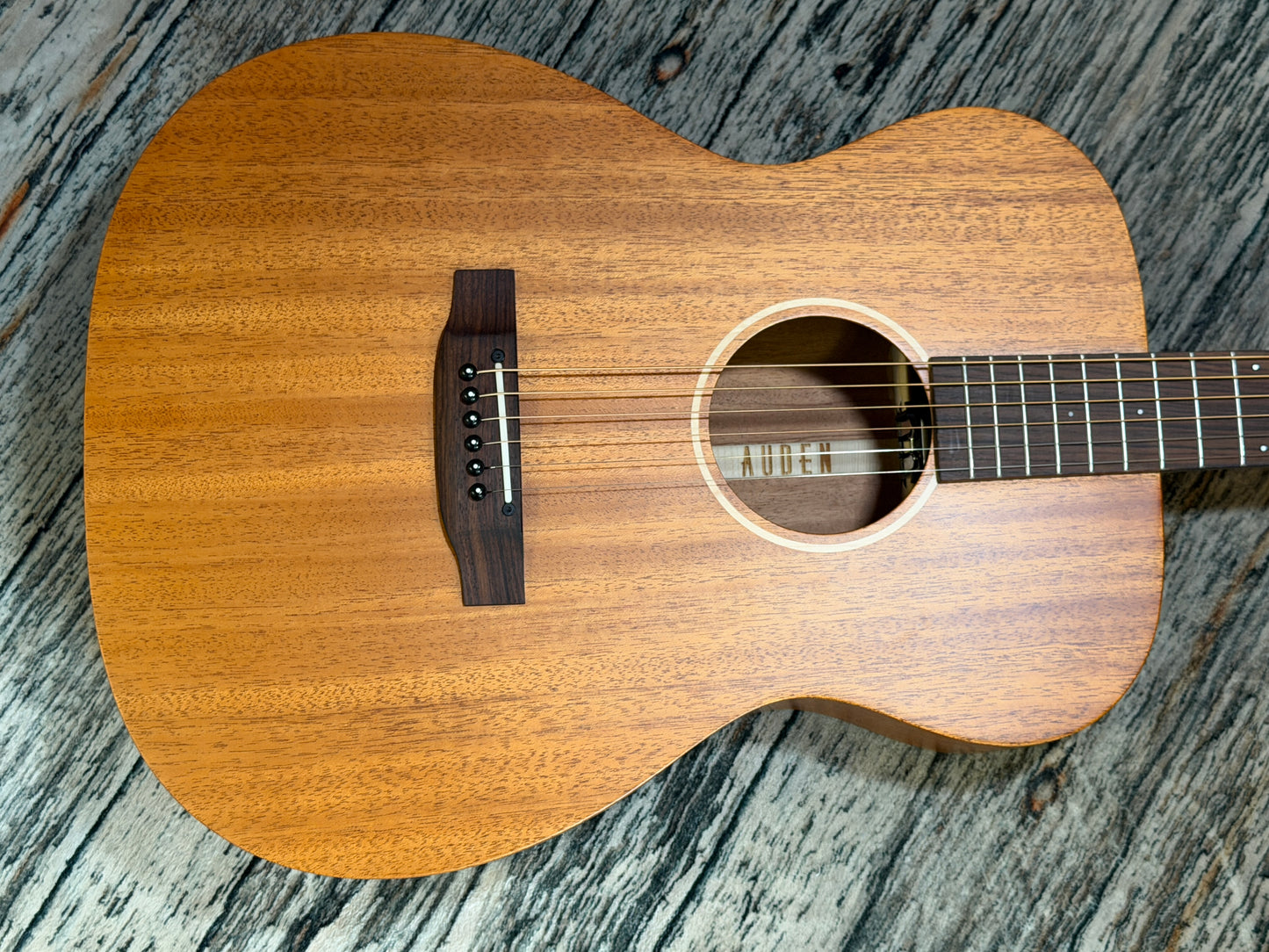 Auden TT Bowman Full Body Mahogany - Supernatural Preamp System
