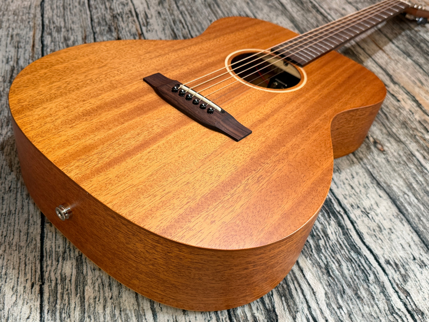 Auden TT Bowman Full Body Mahogany - Supernatural Preamp System