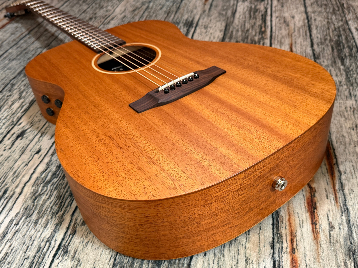 Auden TT Bowman Full Body Mahogany - Supernatural Preamp System