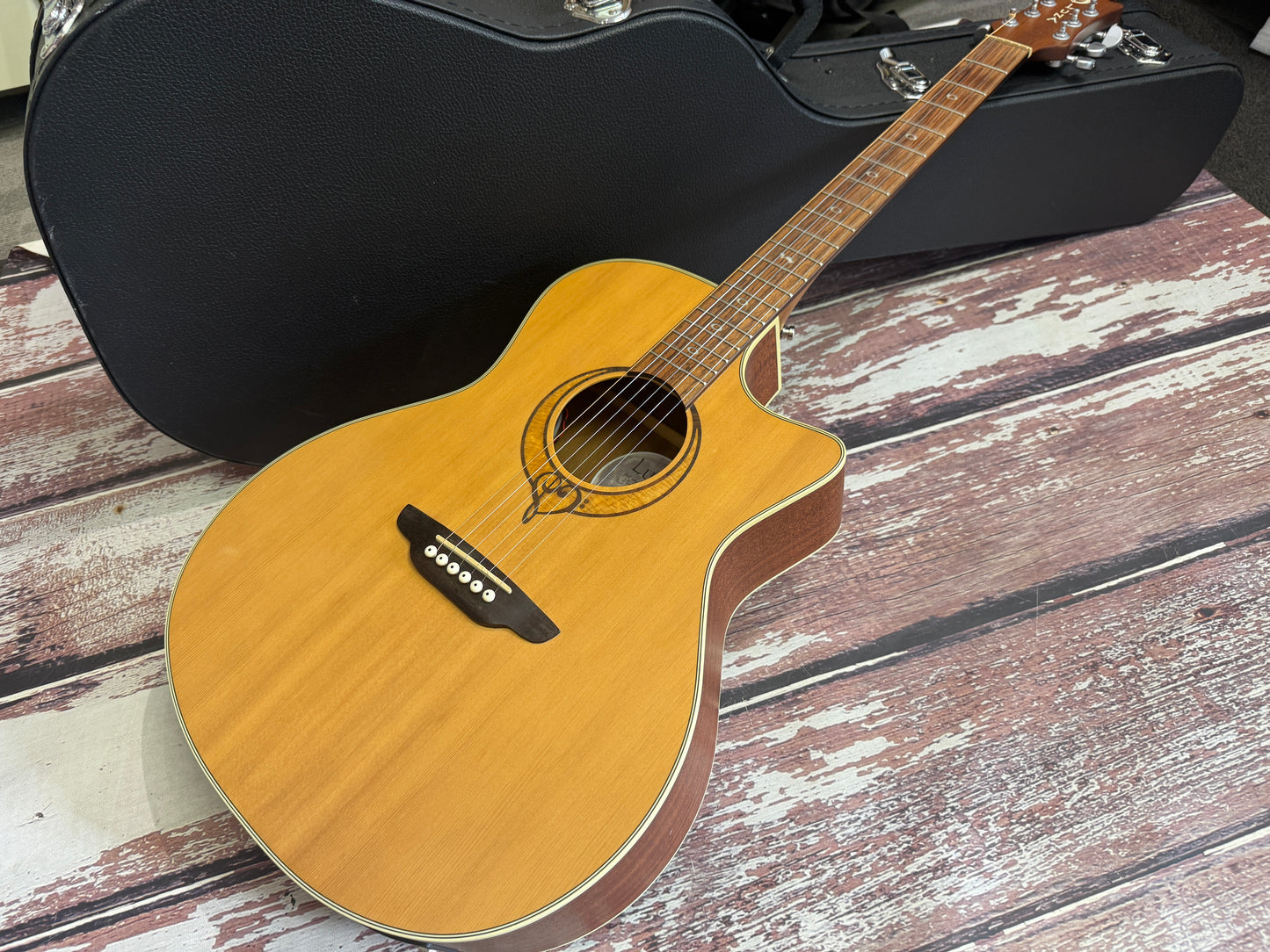 Luna Song Grand Concert electro Hard case