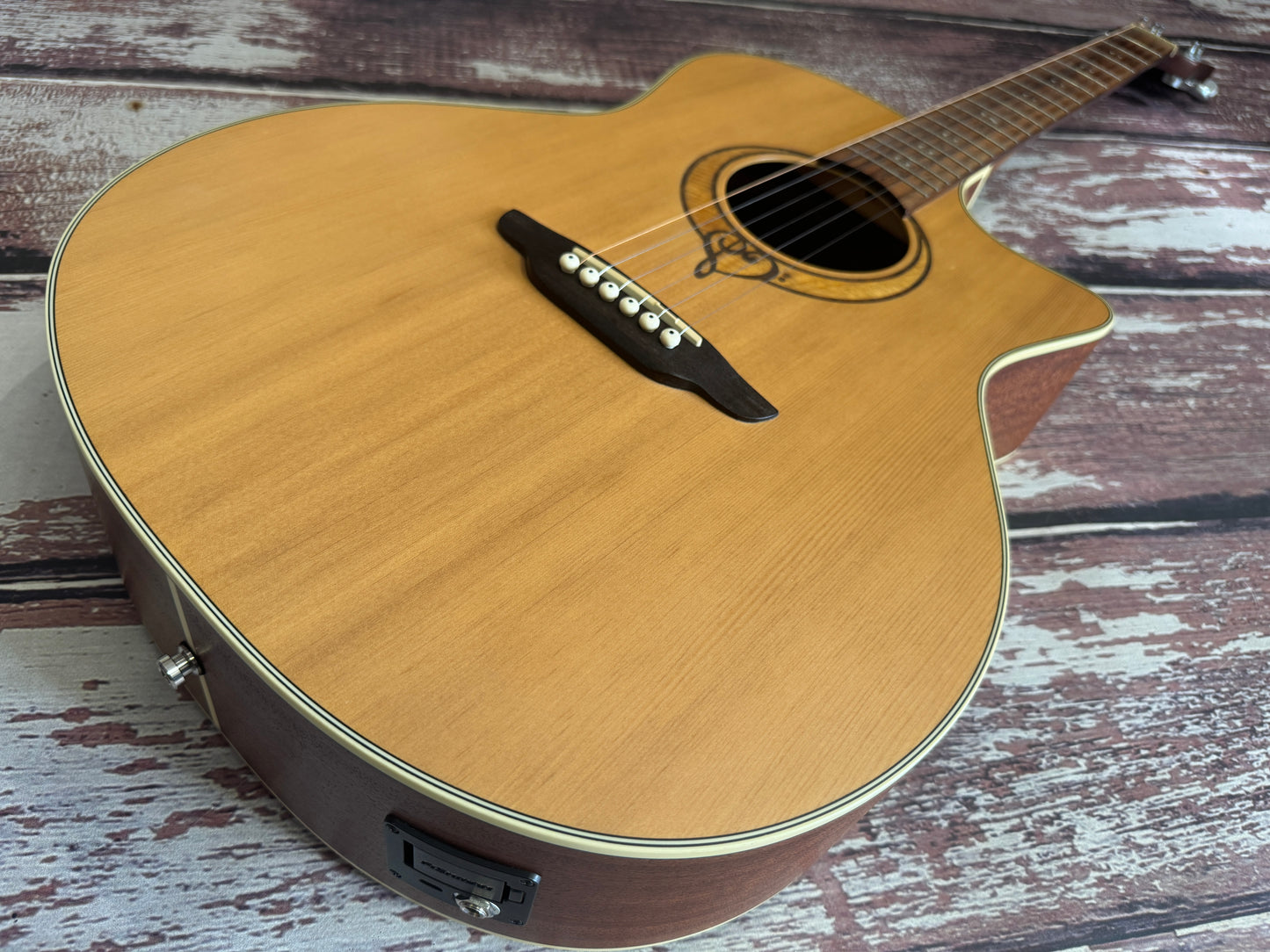 Luna Song Grand Concert electro Hard case