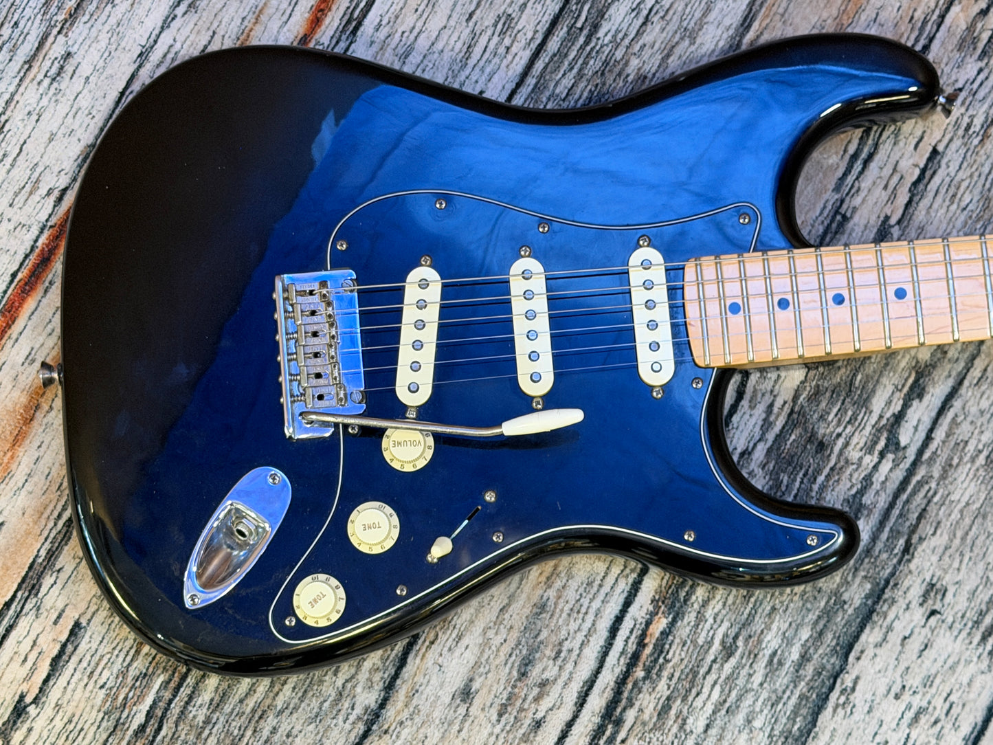 Fender USA Standard Stratocaster 2008 - Custom Shop pickups.