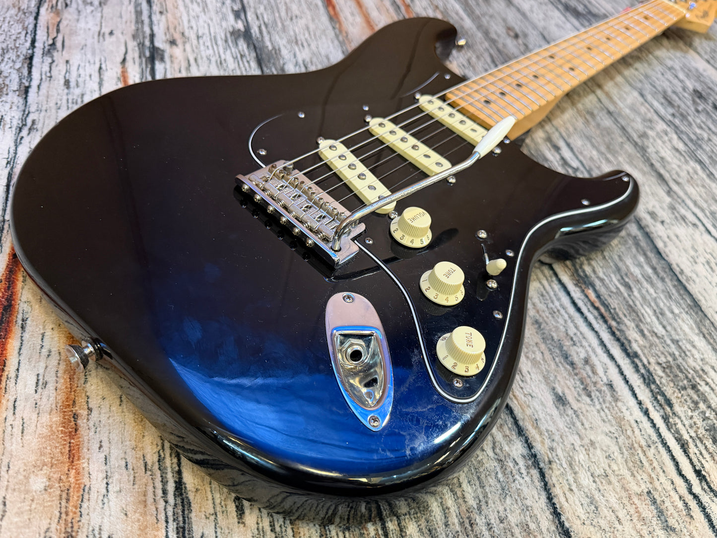 Fender USA Standard Stratocaster 2008 - Custom Shop pickups.
