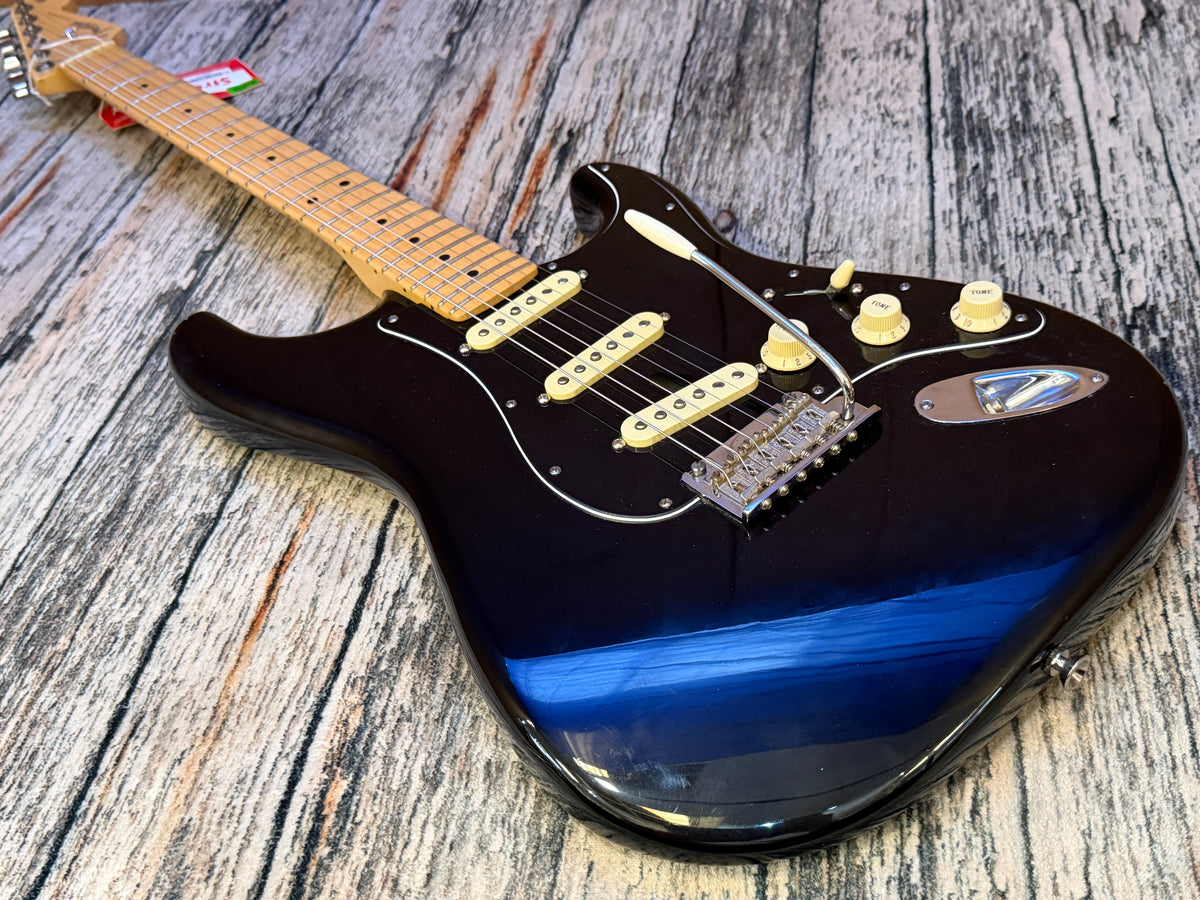 Fender USA Standard Stratocaster 2008 - Custom Shop pickups.