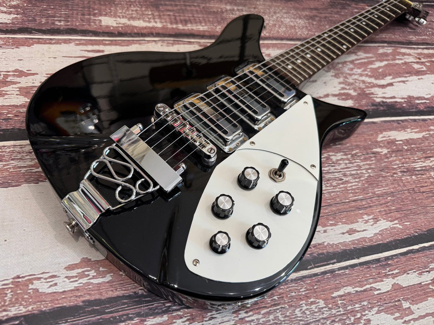 Tanglewood TW68 like a "Rick and Betty" guitar!