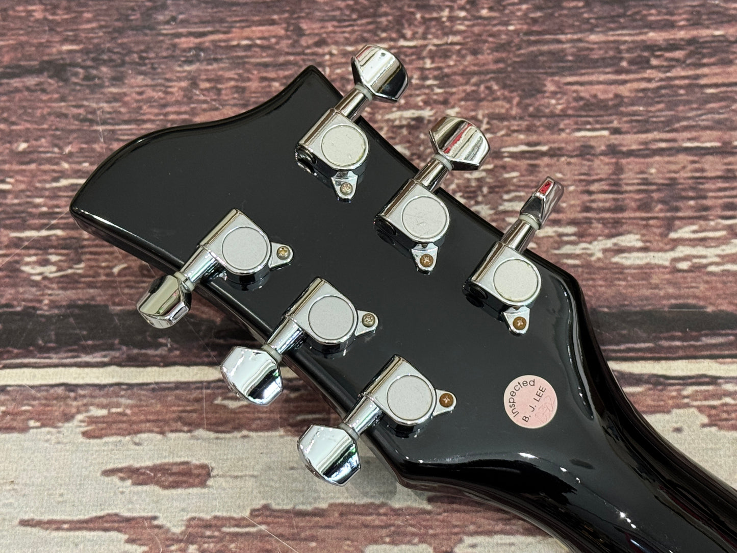 Tanglewood TW68 like a "Rick and Betty" guitar!