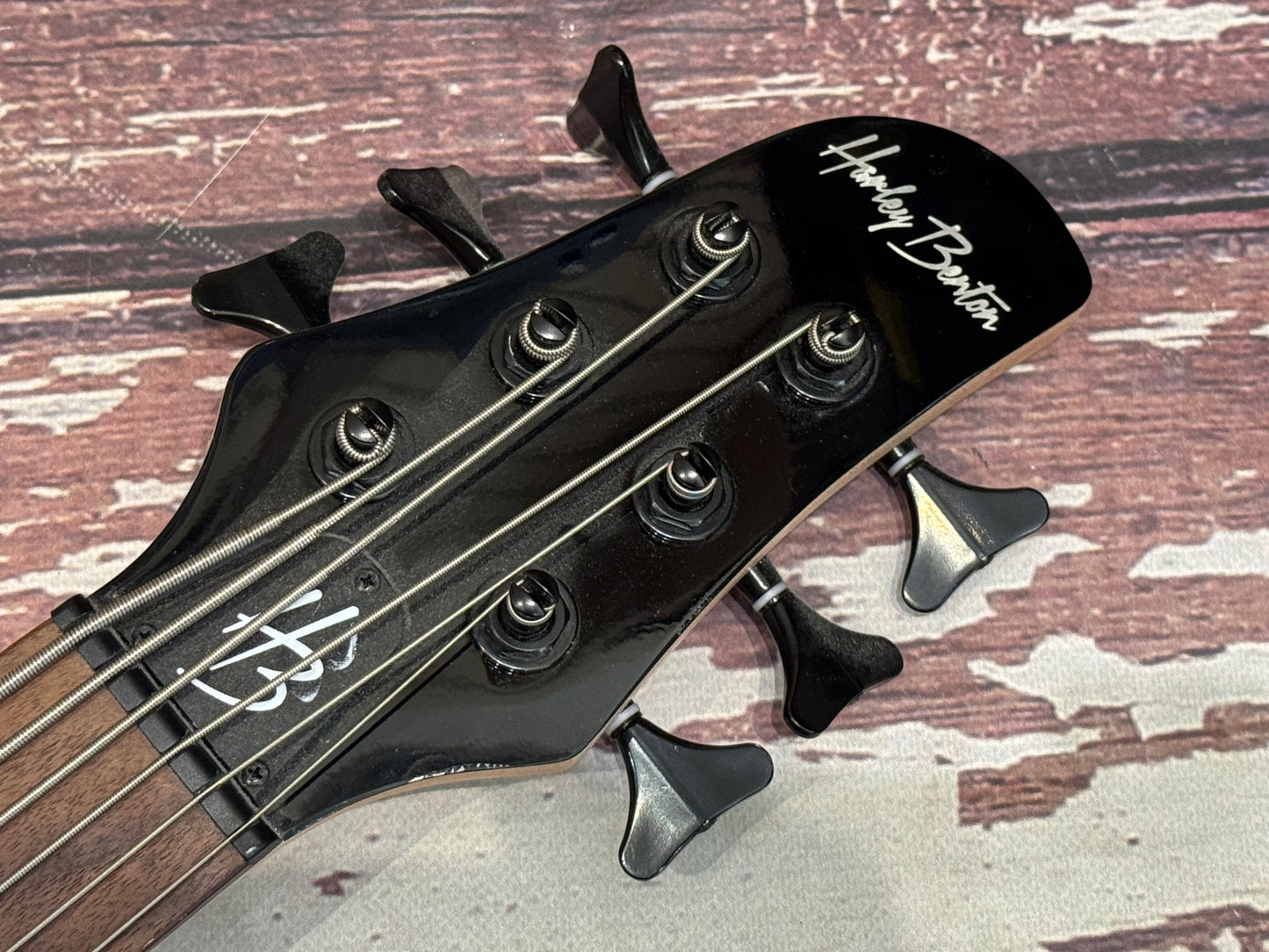 Harley Benton 6 string active bass B-650