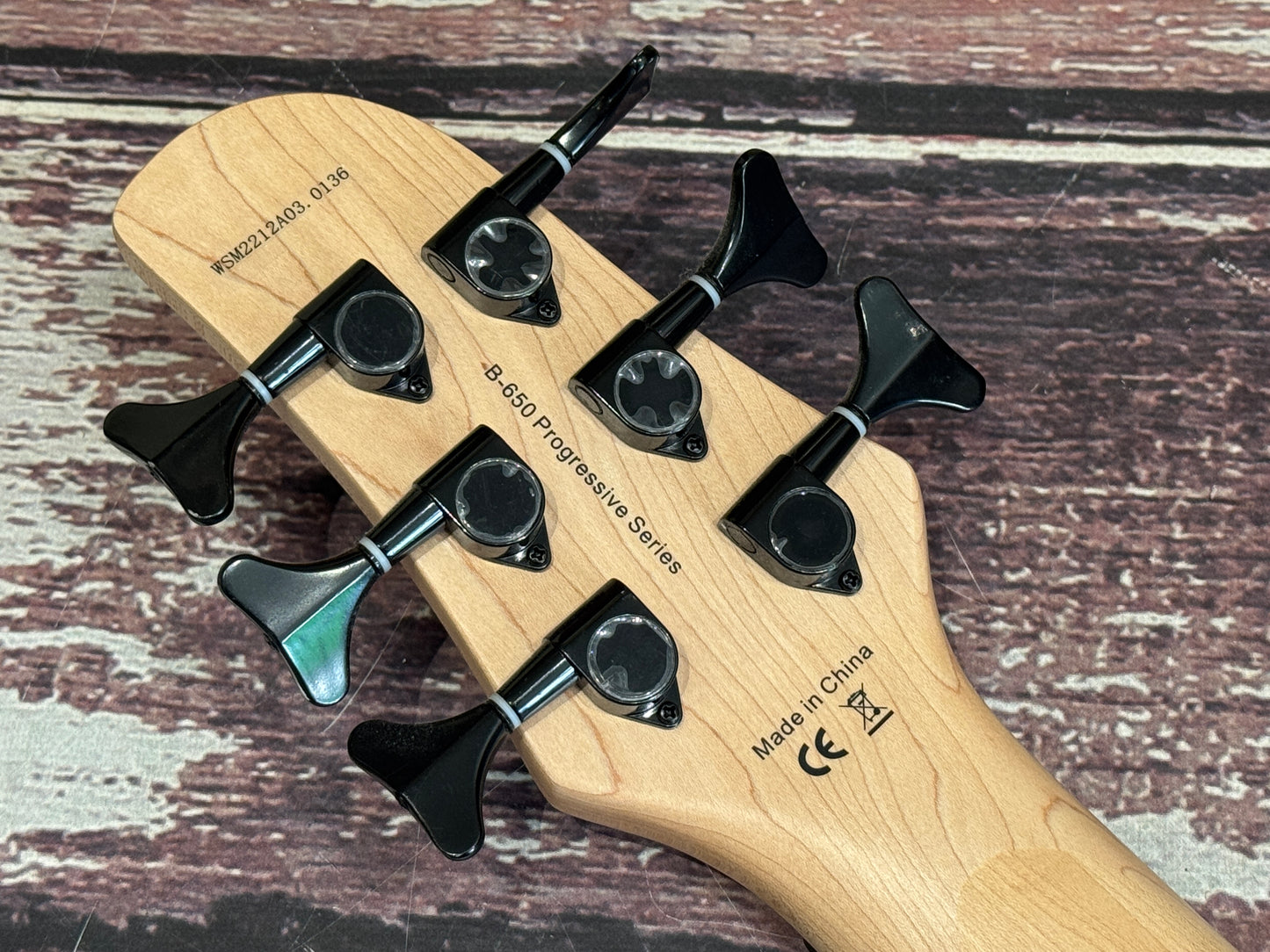 Harley Benton 6 string active bass B-650