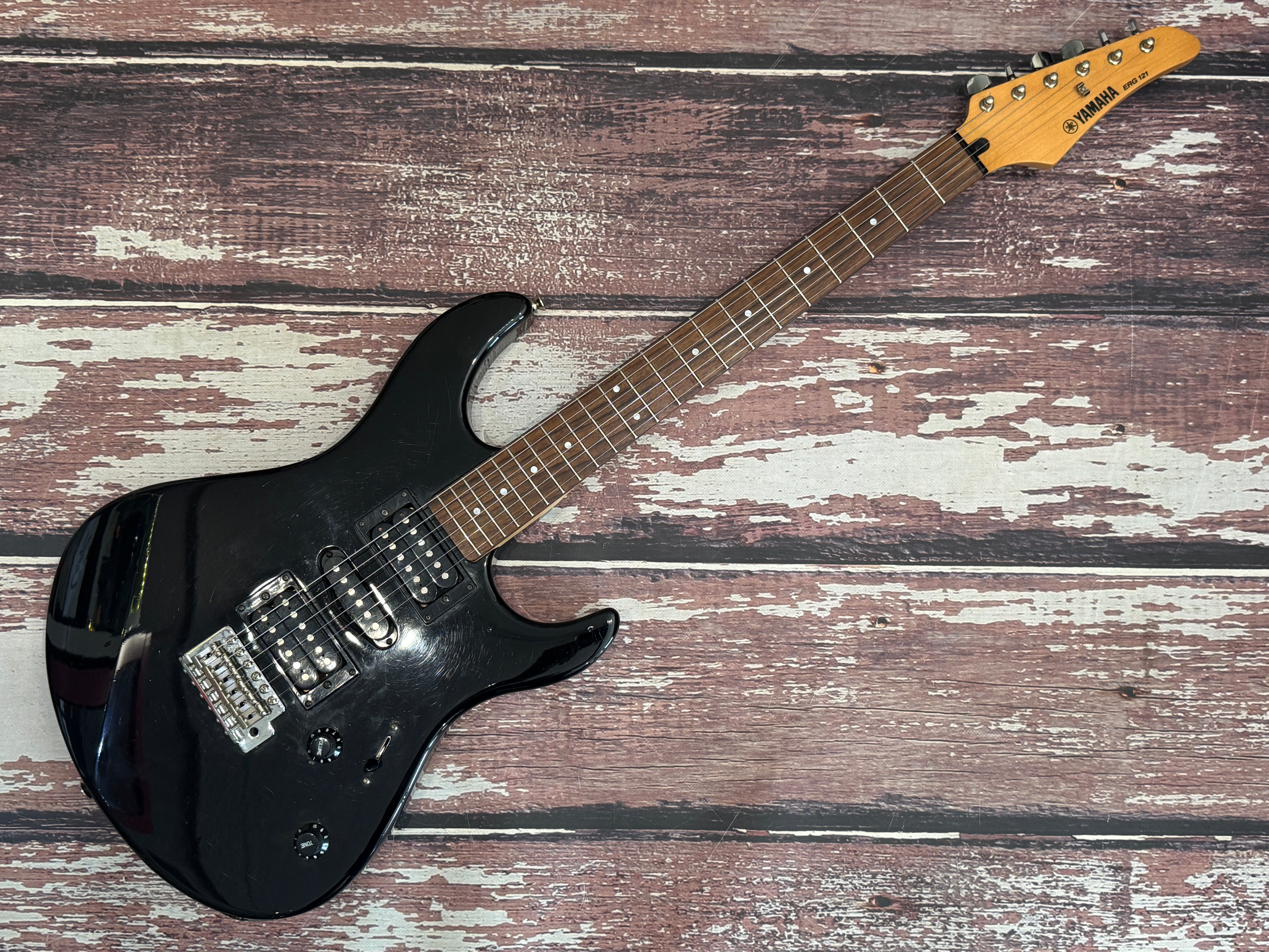 Yamaha ERG 121 H/S/H – Badlands Guitars Limited