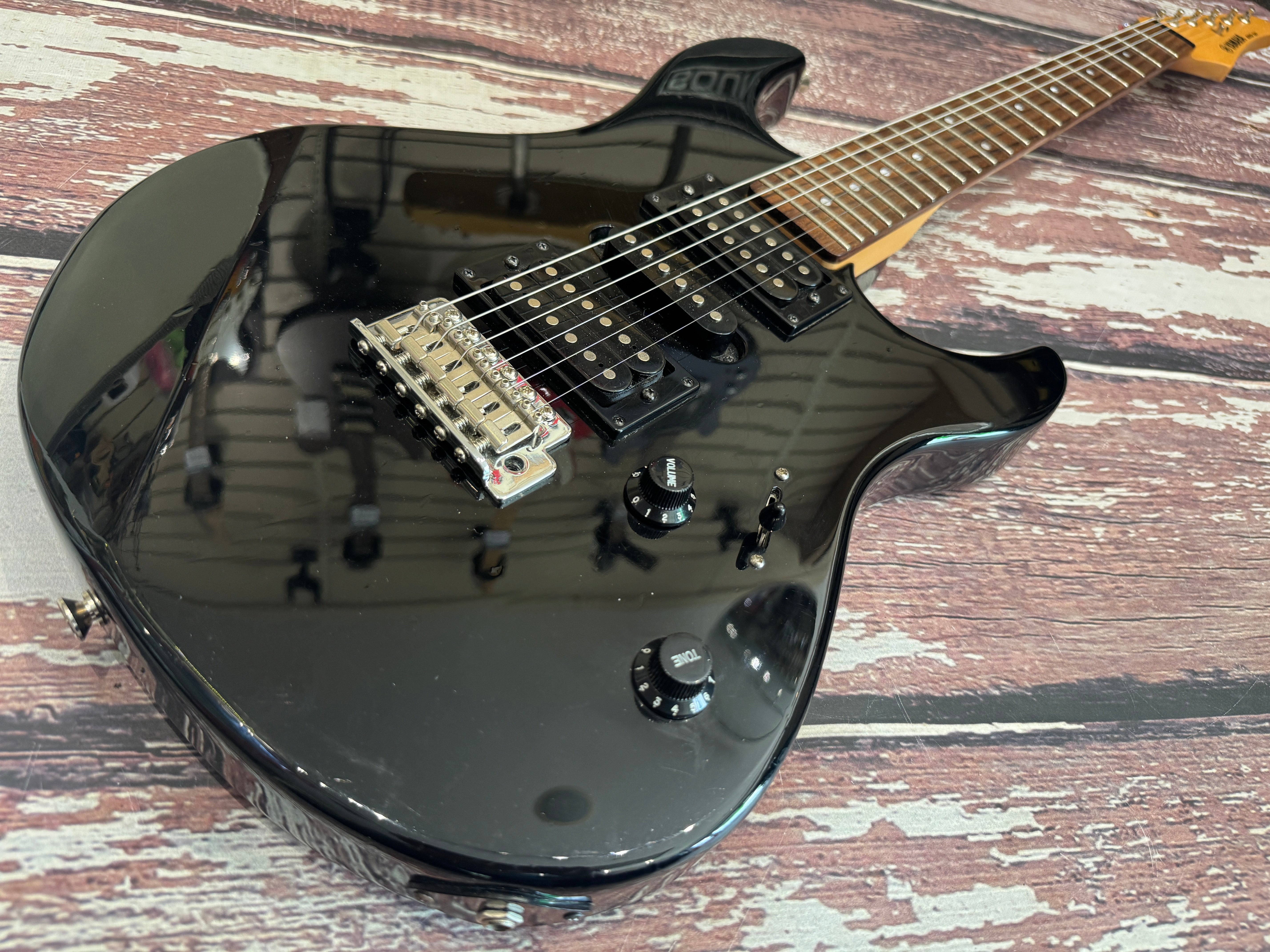 Yamaha ERG 121 H/S/H – Badlands Guitars Limited