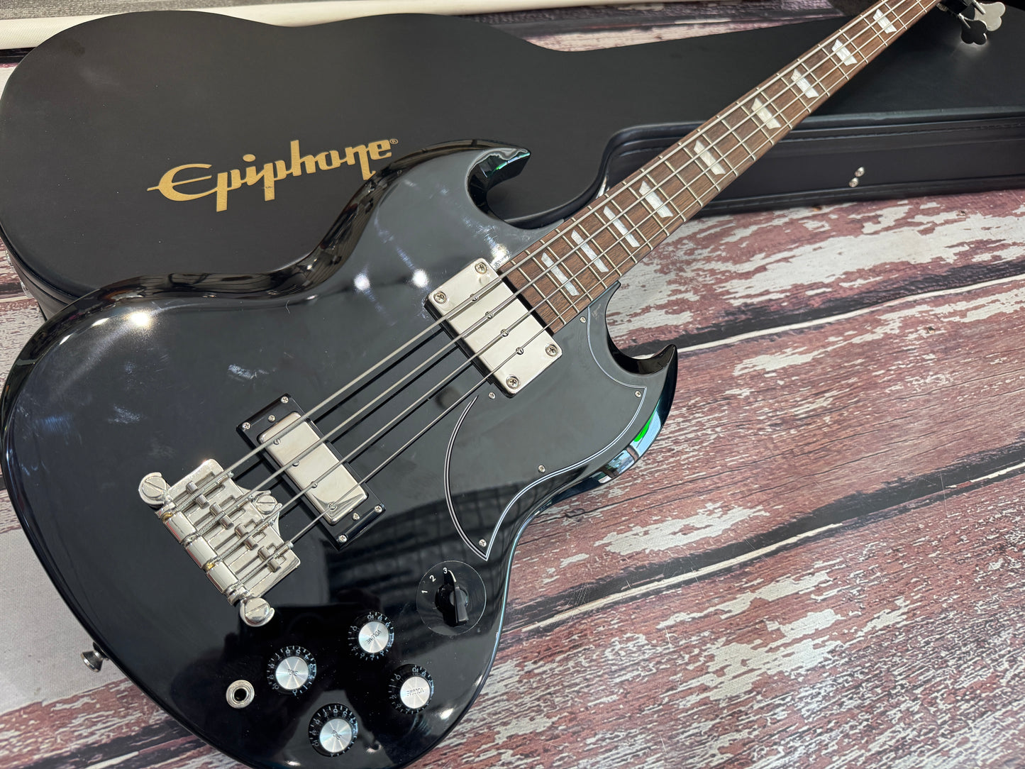 Epiphone EB3 bass with Epiphone hard case