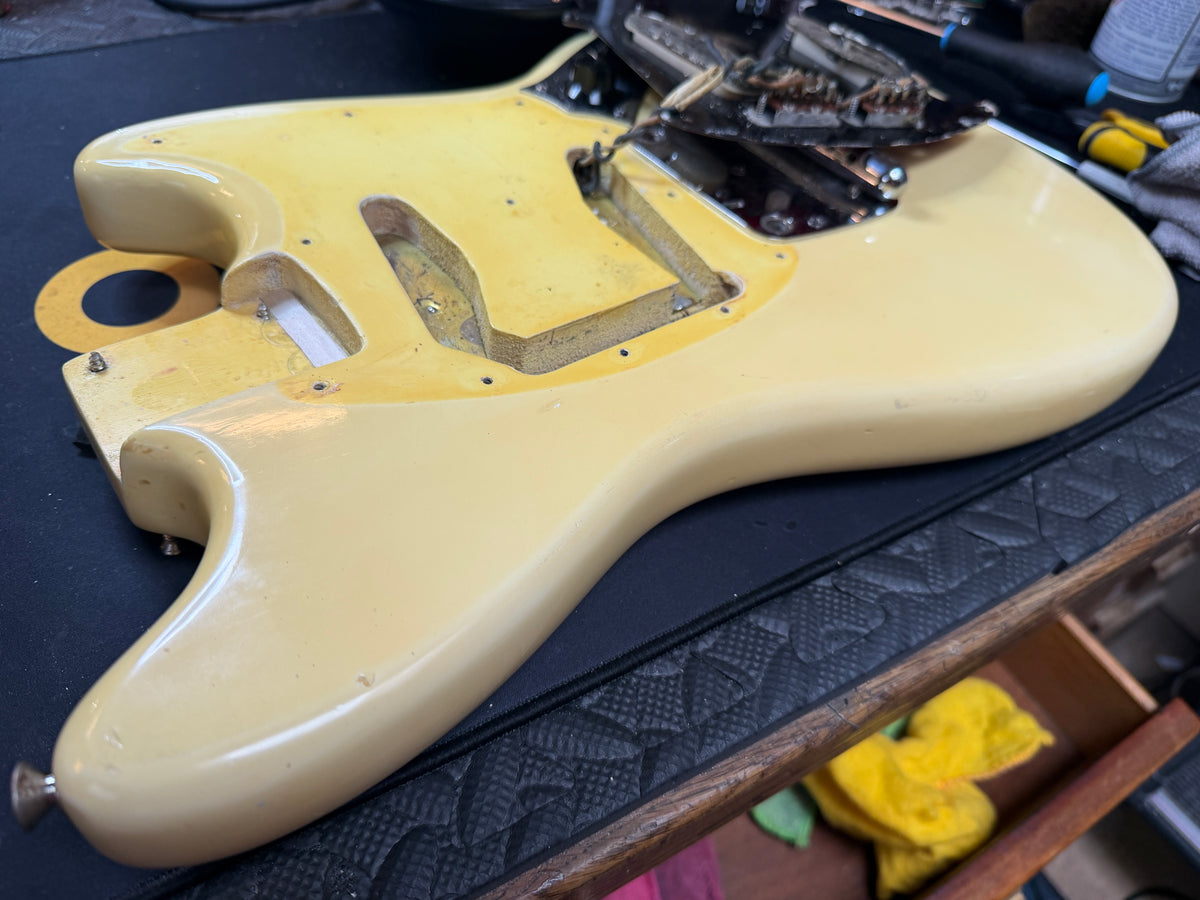 1964/5 Fender Mustang Pre CBS, original case