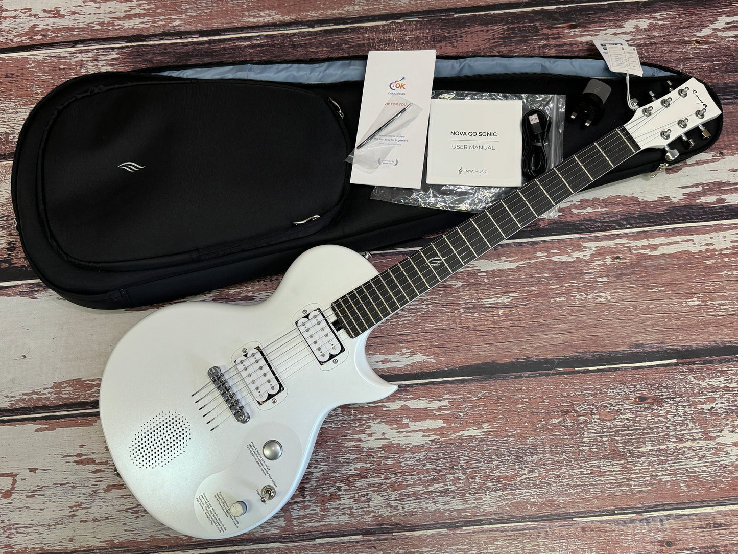 Enya Nova Go Sonic - Smart guitar with FX and built in speaker 
