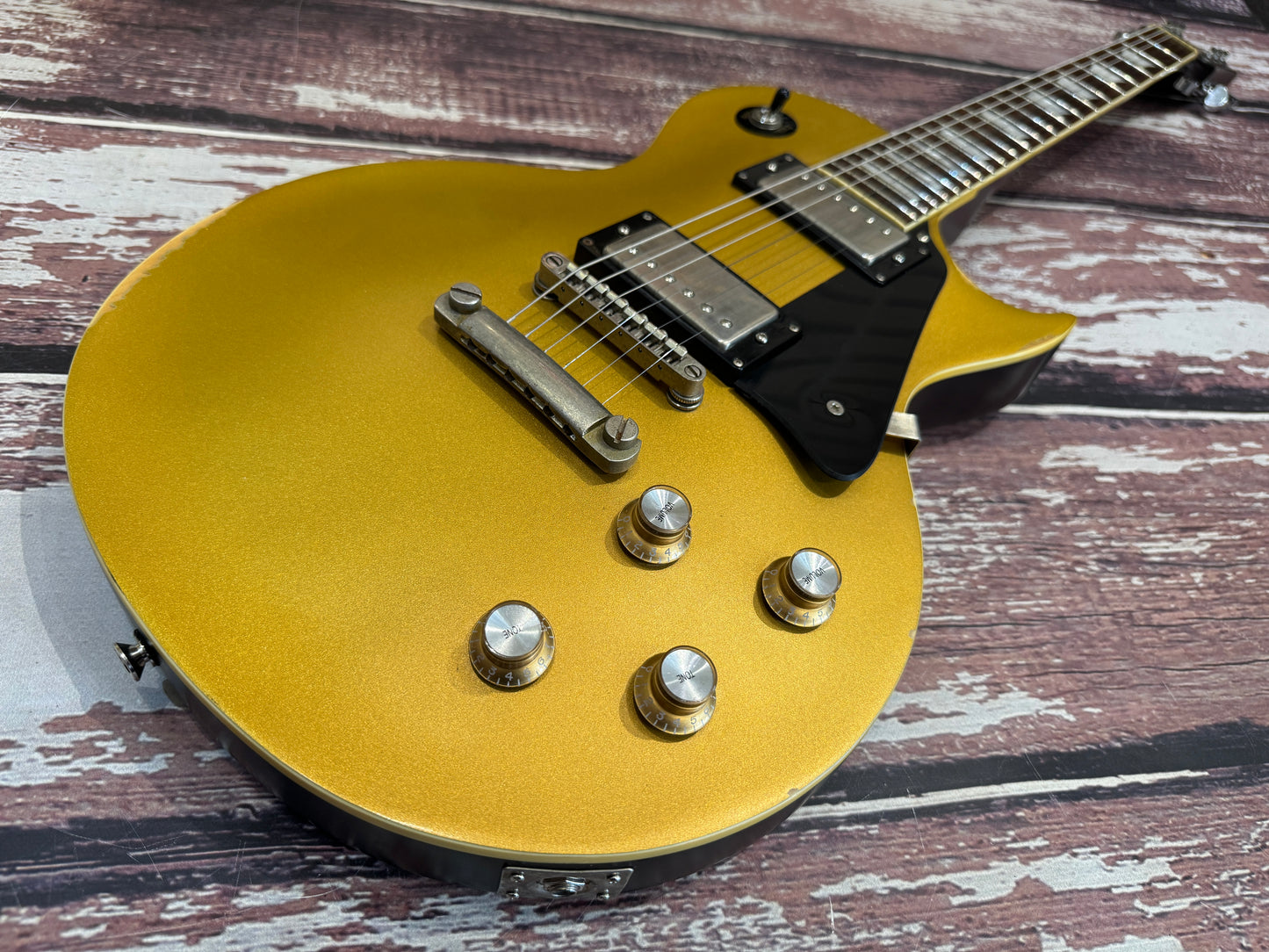 Vintage V100 Gold Top relic series LP