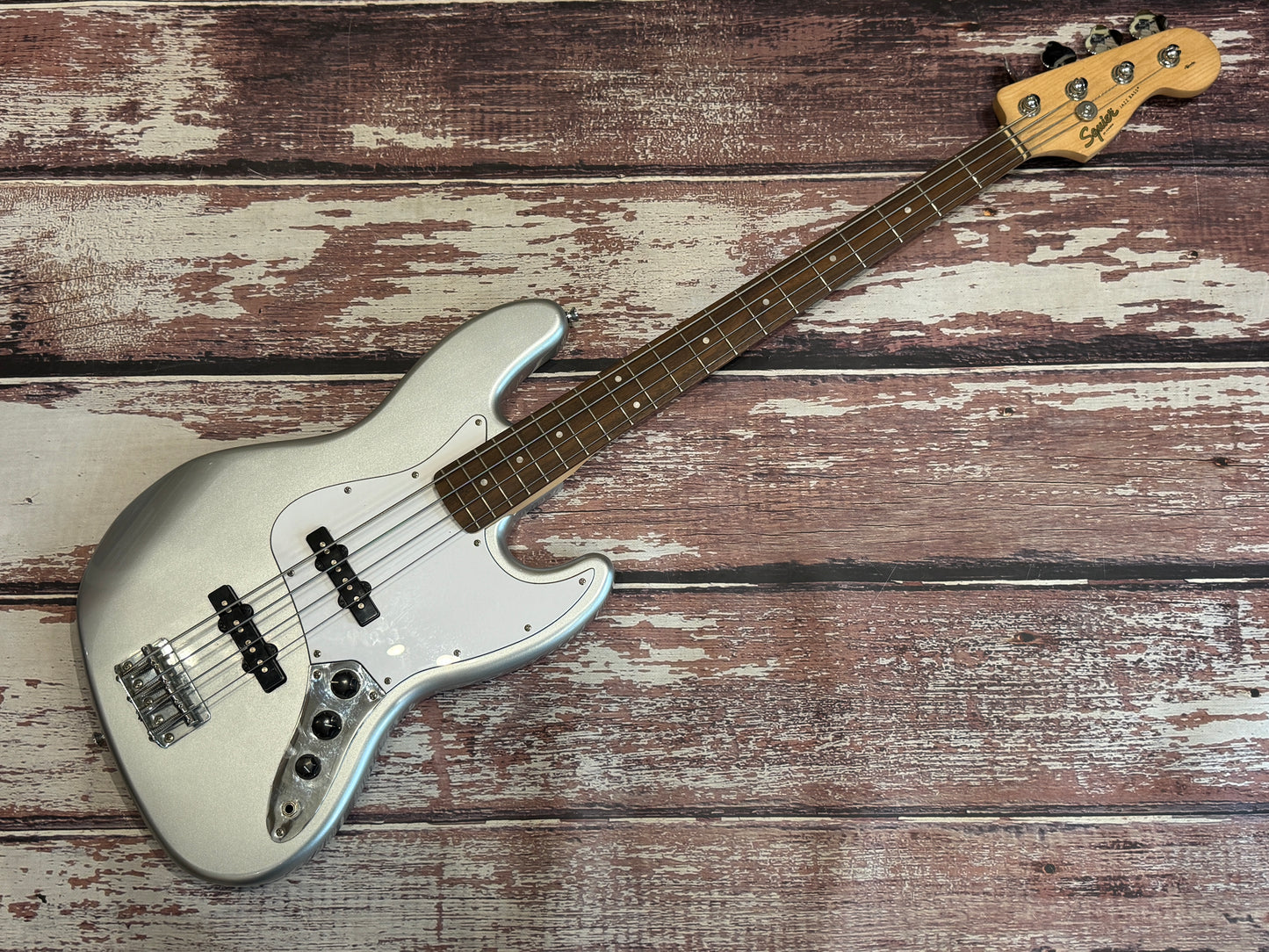 Squier Affinity Jazz Bass - Metallic silver