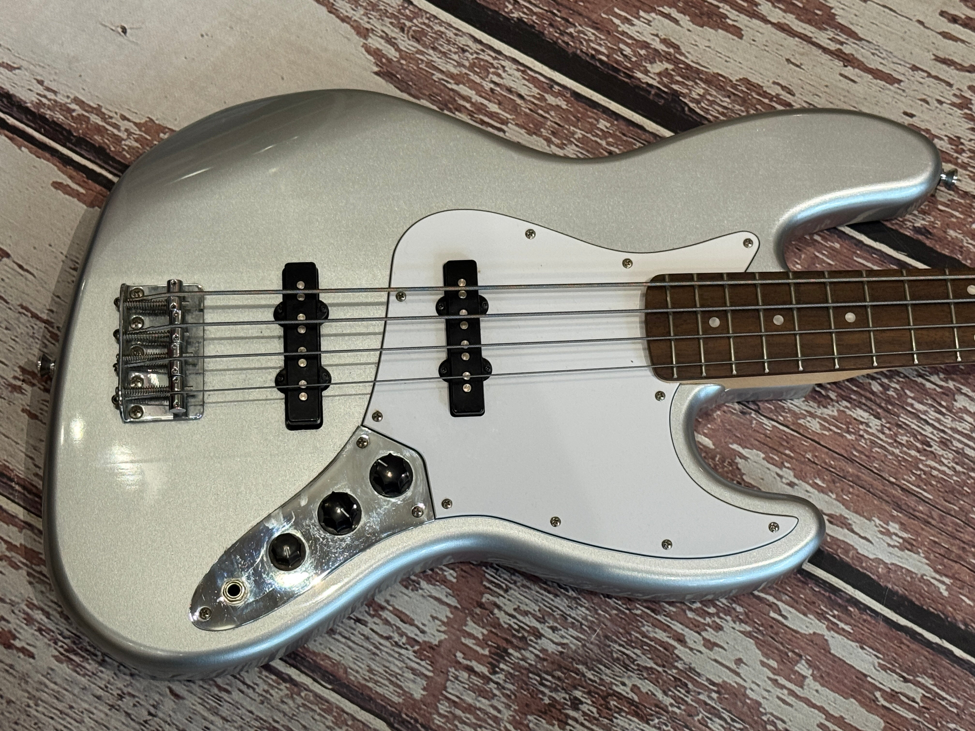Squier Affinity Jazz Bass - Metallic silver – Badlands Guitars Limited