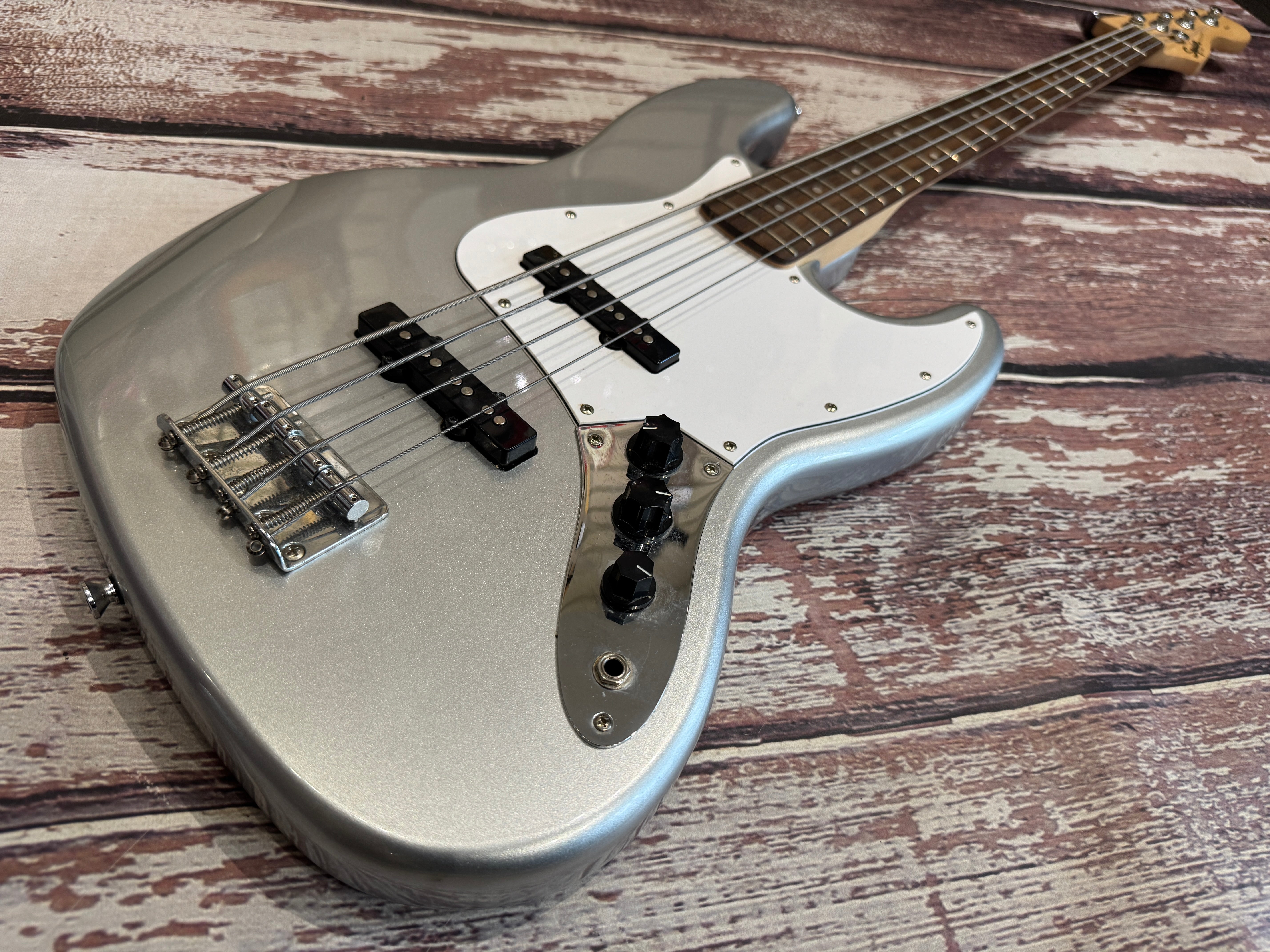 美品）Squier Affinity Series Jazz Bass シルバー Squier Affinity Series Jazz Bass, Slick Silver 0370760581 — L.A. Music