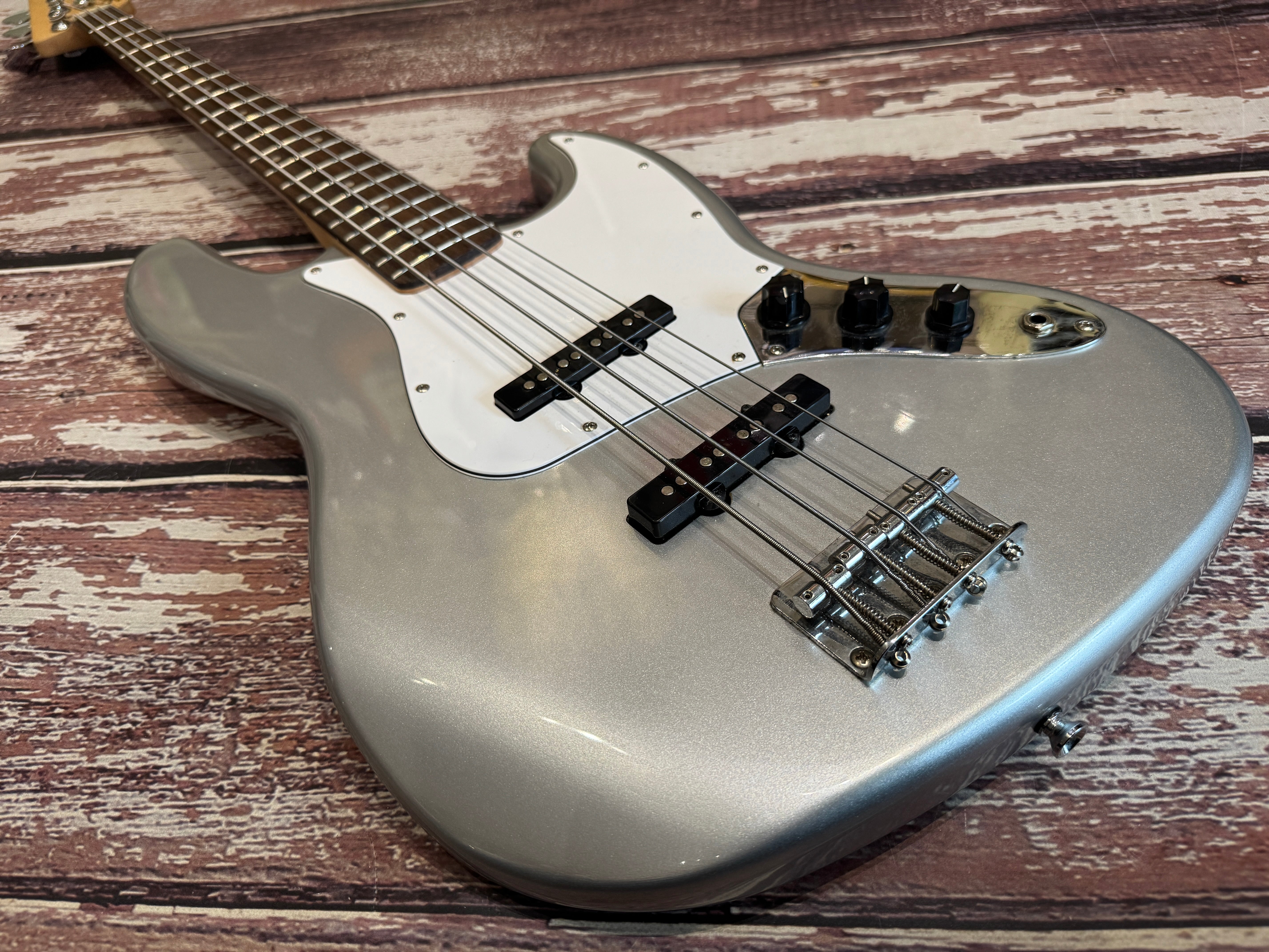 Squier Affinity Jazz Bass - Metallic silver – Badlands Guitars Limited