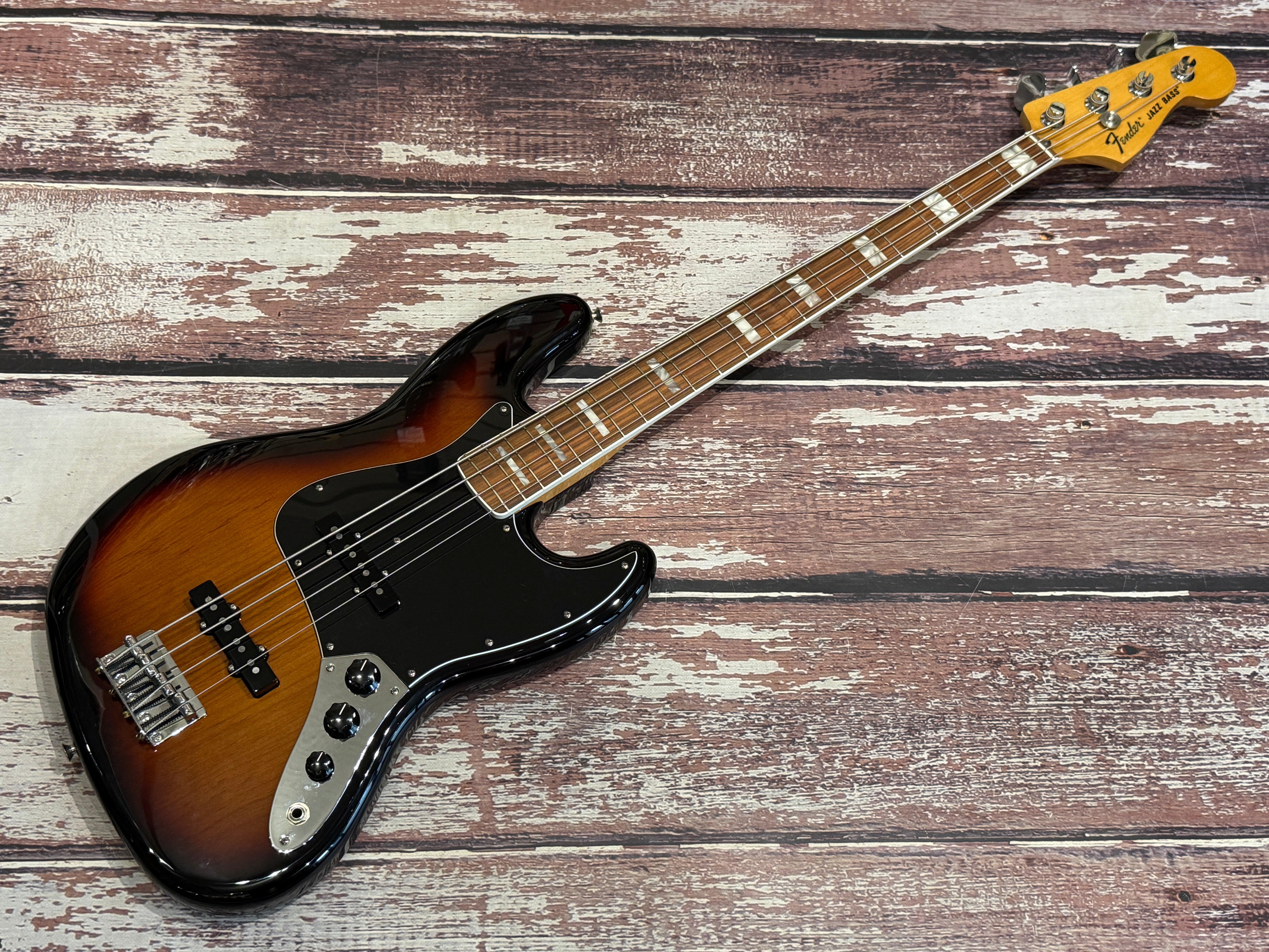 Fender Vintera 70's Jazz Bass 2022 – Badlands Guitars Limited