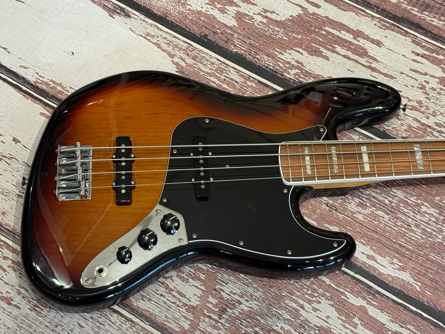 Fender Vintera 70's Jazz Bass 2022