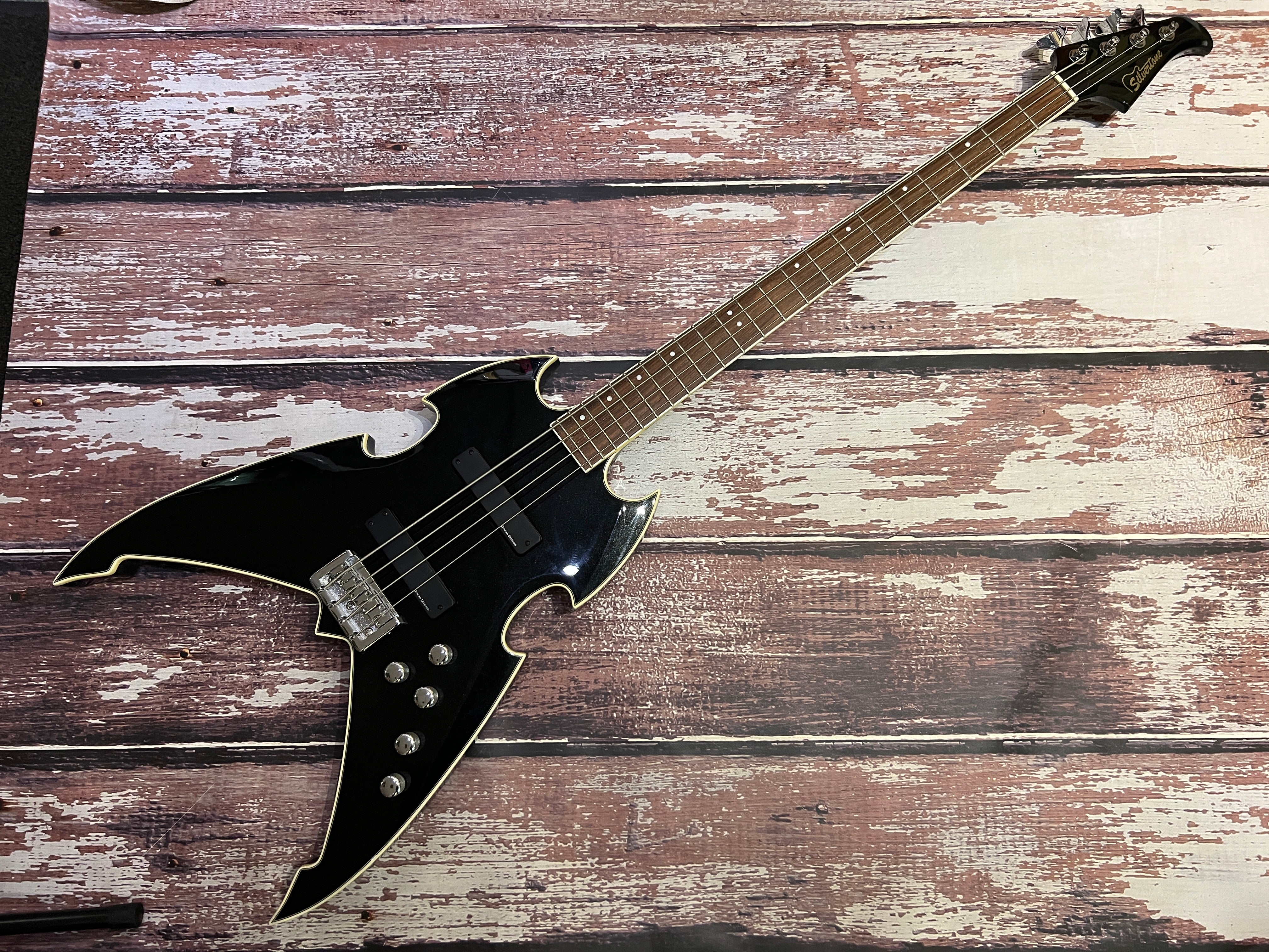 Silvertone Paul Stanley Apocalypse bass