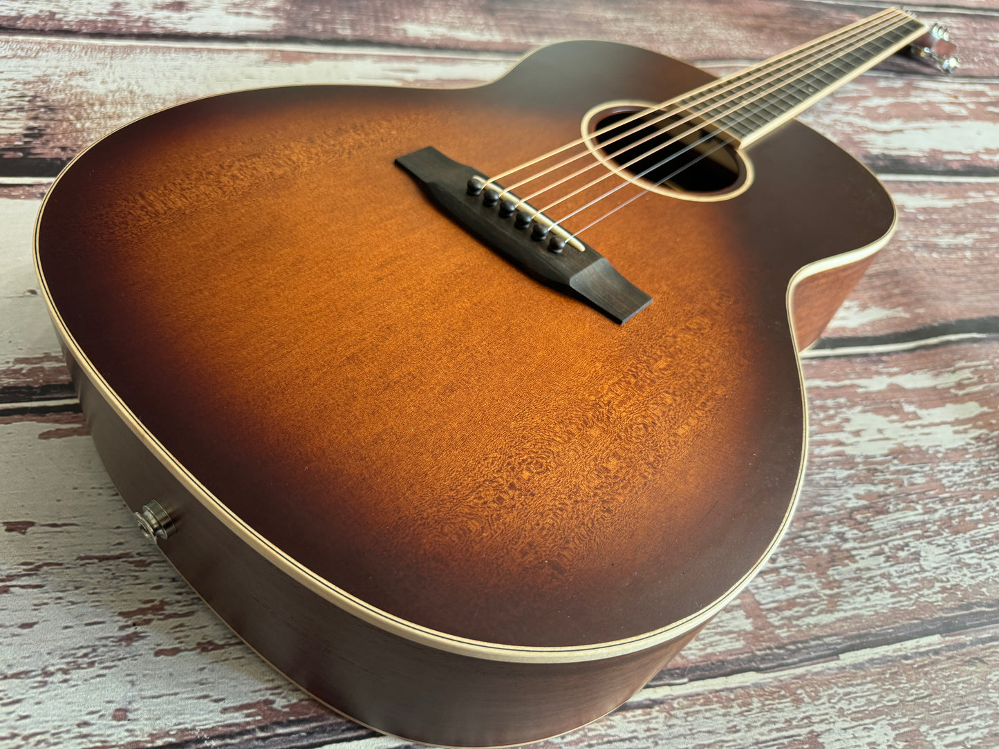 Auden Julia Parlour - Tobacco Series with deluxe hard case