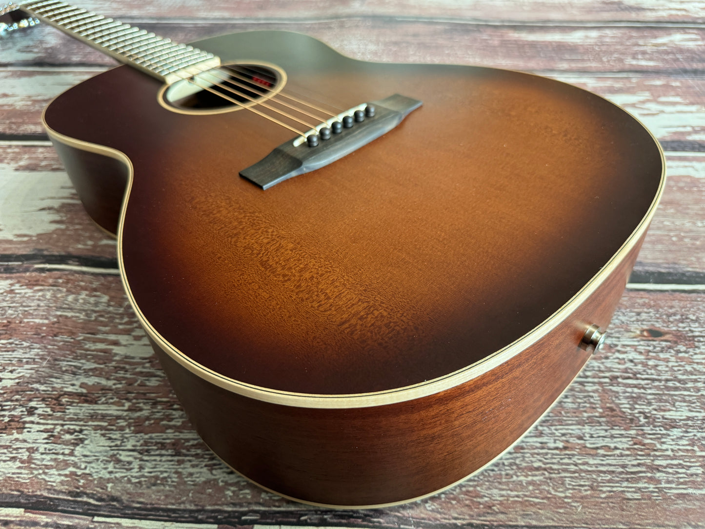 Auden Julia Parlour - Tobacco Series with deluxe hard case