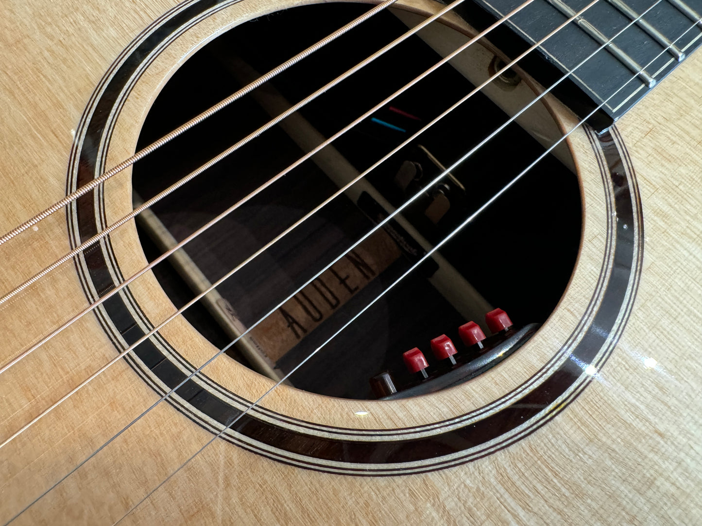 Auden Colton Rosewood & Deluxe hard case.