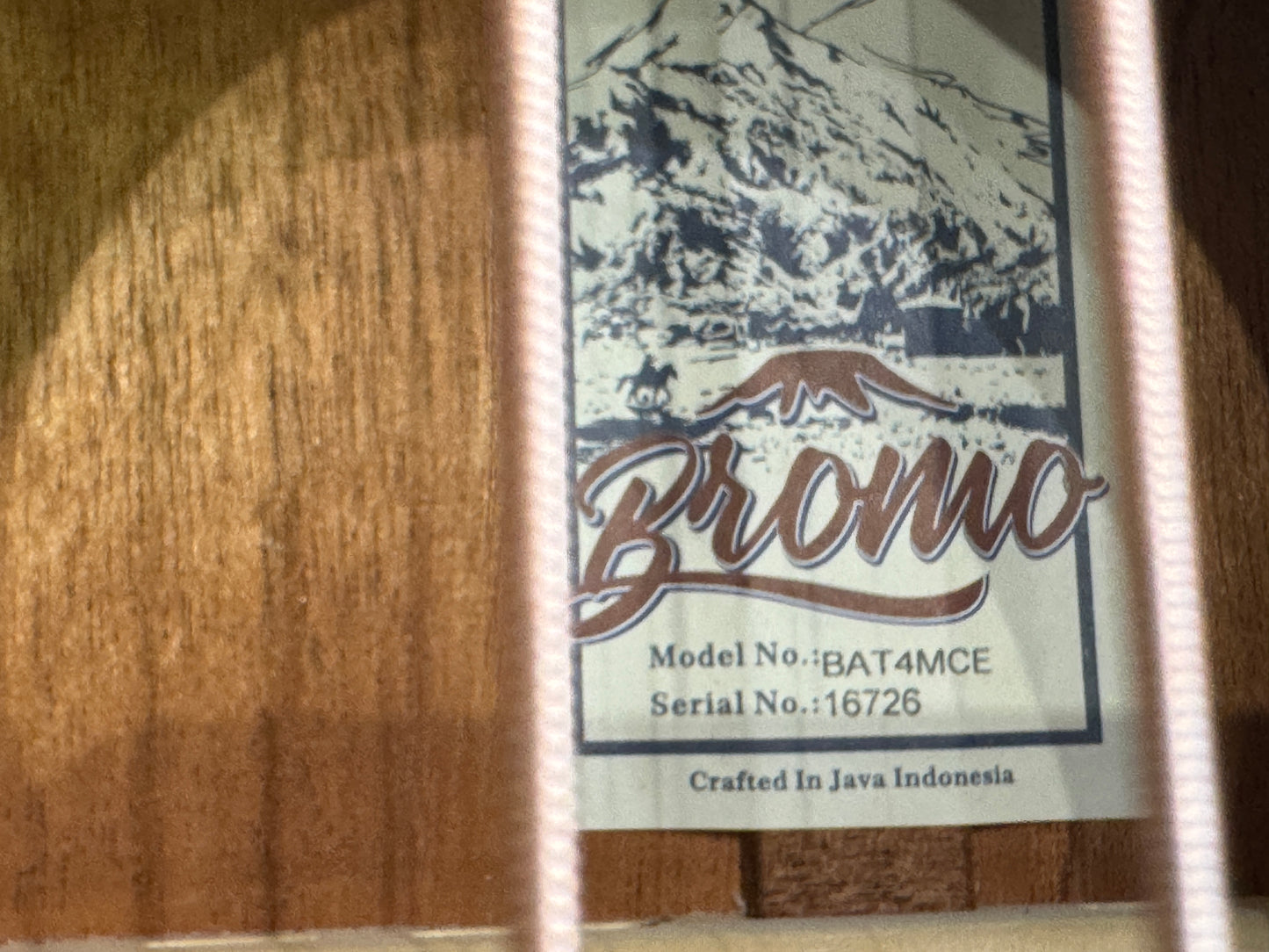 Bromo Tahoma series BAA4MCE cutaway electro acoustic