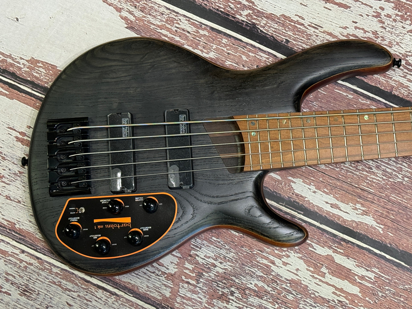 Cort B5 Element 5 string active bass - Bartolini loaded!