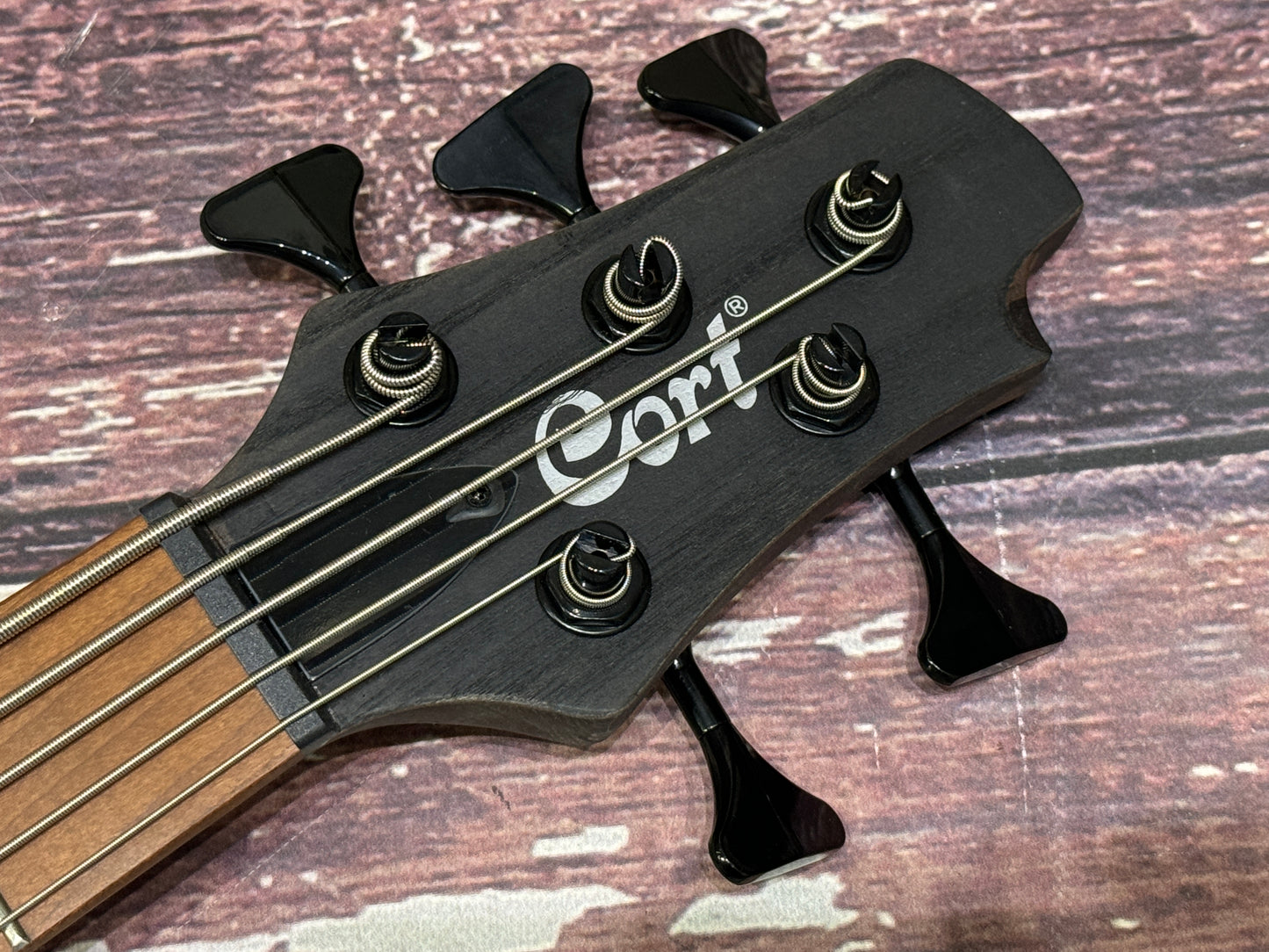 Cort B5 Element 5 string active bass - Bartolini loaded!