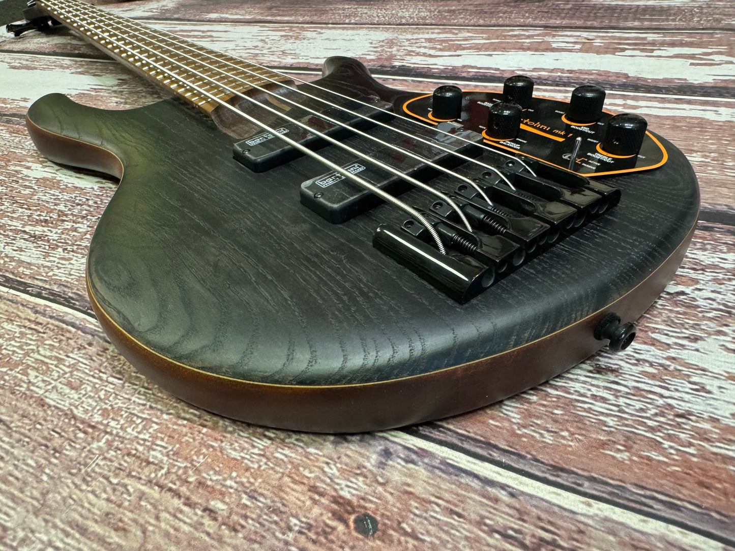 Cort B5 Element 5 string active bass - Bartolini loaded!