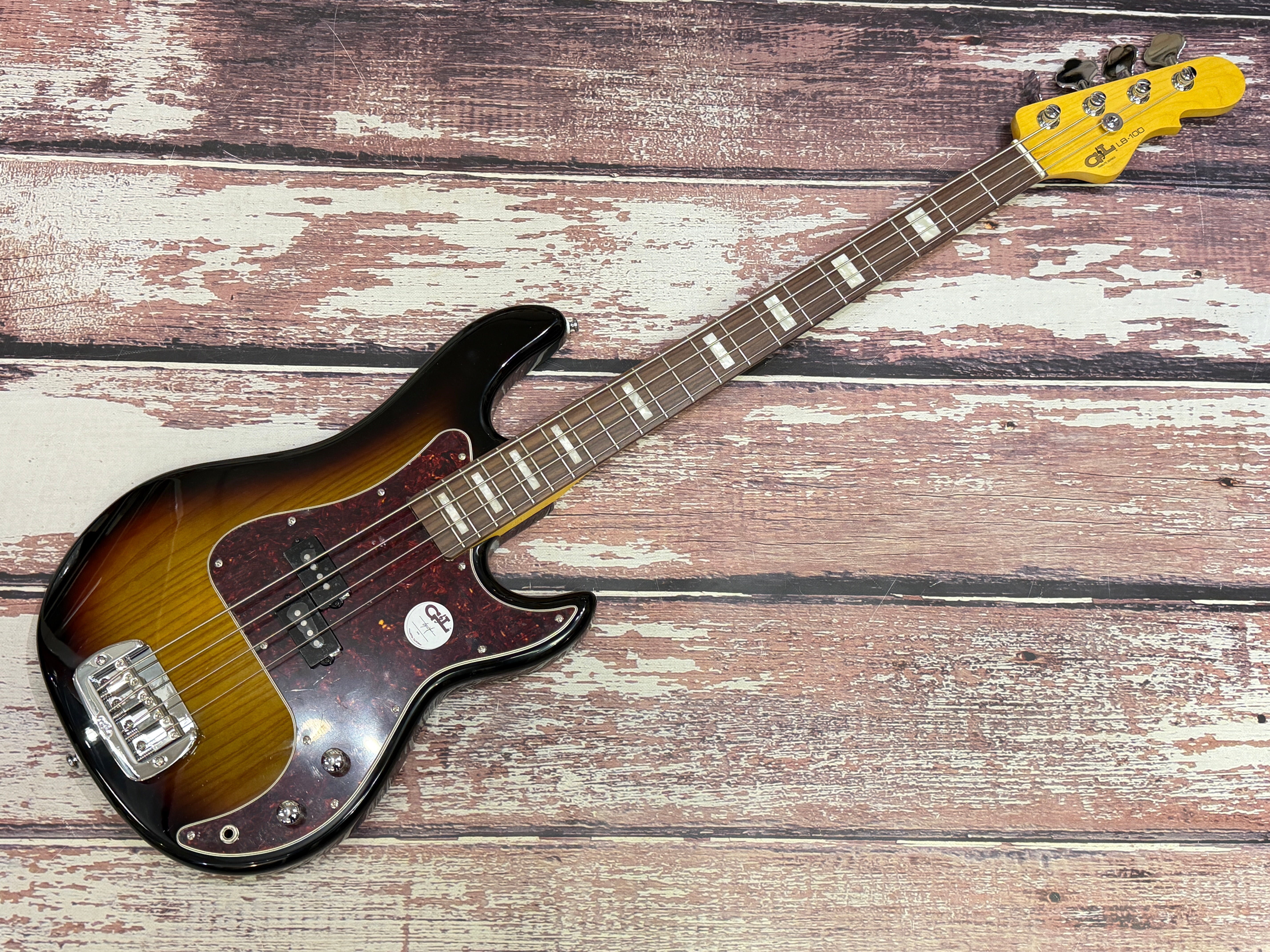 G&L Tribute LB-100 (P-Bass) 3 tone sunburst – Badlands Guitars Limited