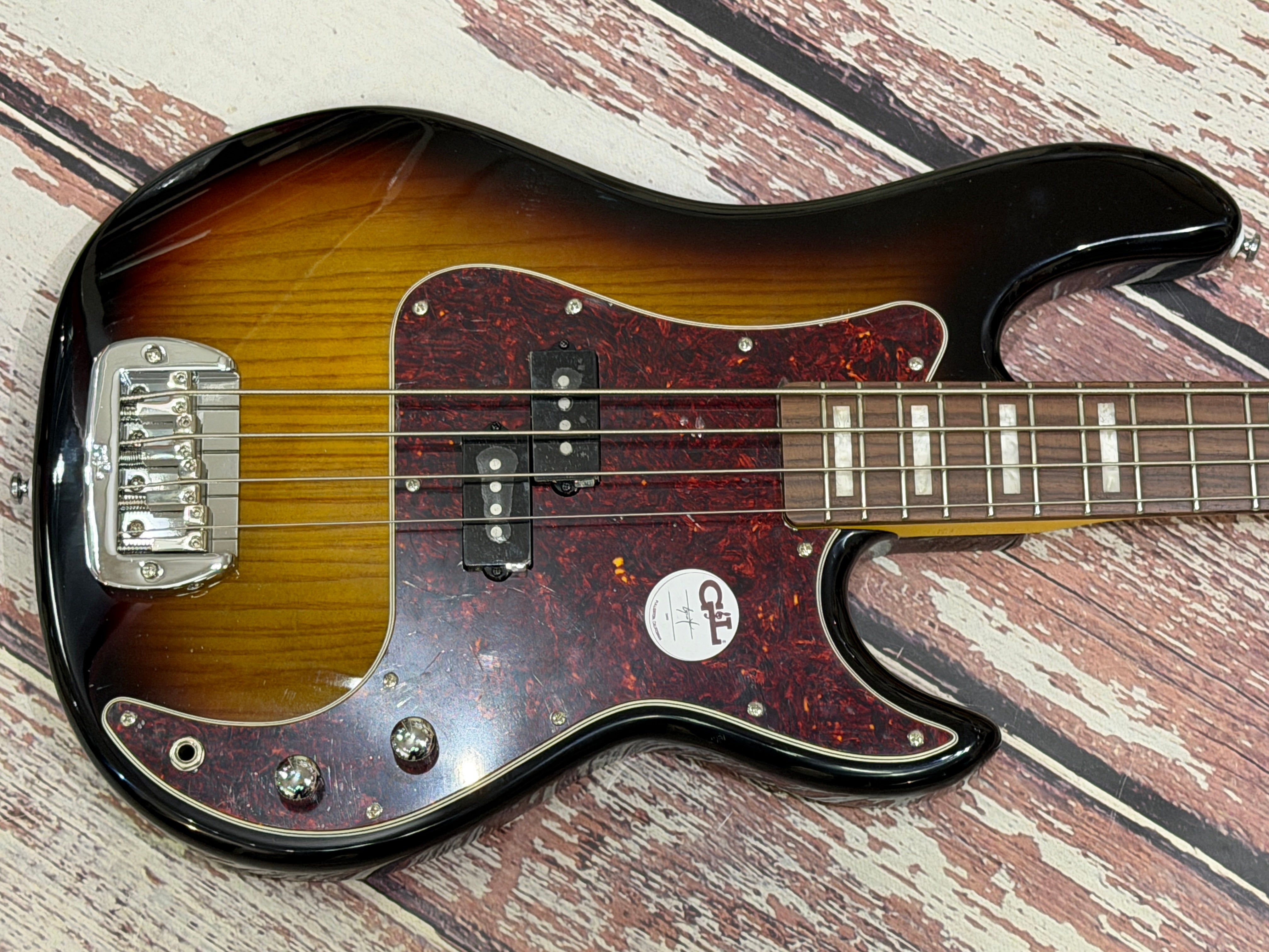 G&L Tribute LB-100 (P-Bass) 3 tone sunburst – Badlands Guitars Limited