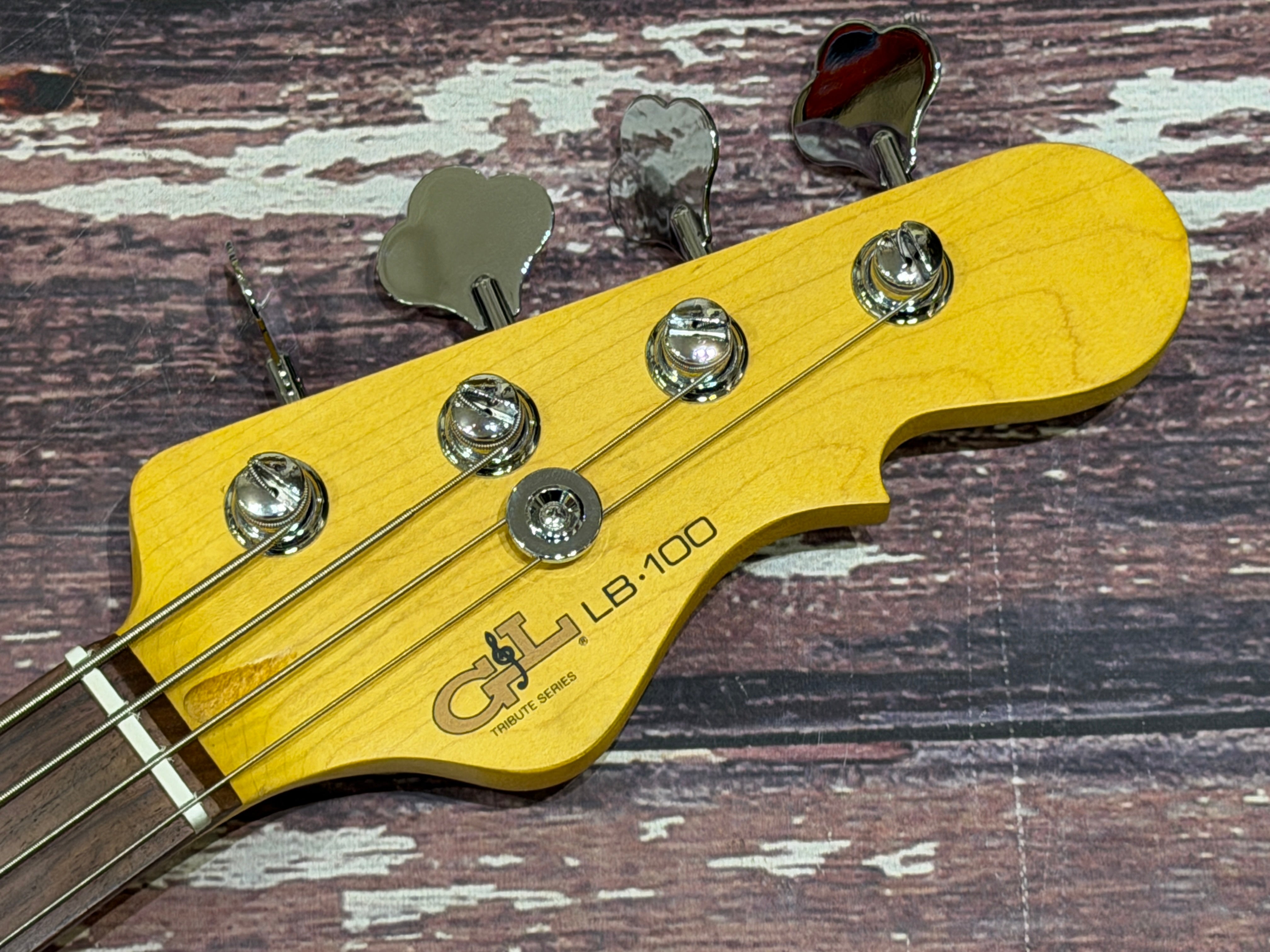 G&L Tribute LB-100 (P-Bass) 3 tone sunburst – Badlands Guitars Limited