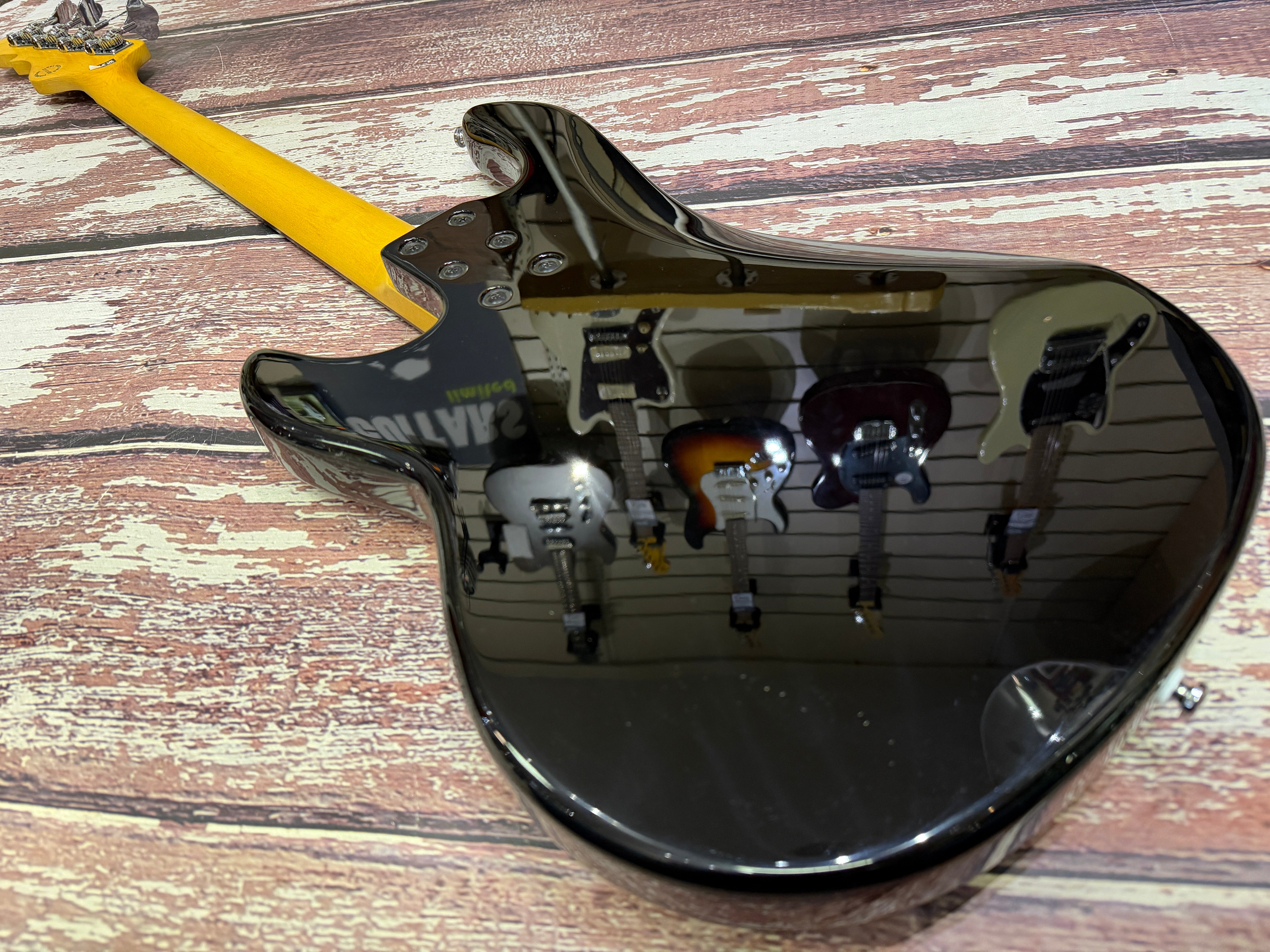G&L Tribute LB-100 (P-Bass) 3 tone sunburst – Badlands Guitars Limited