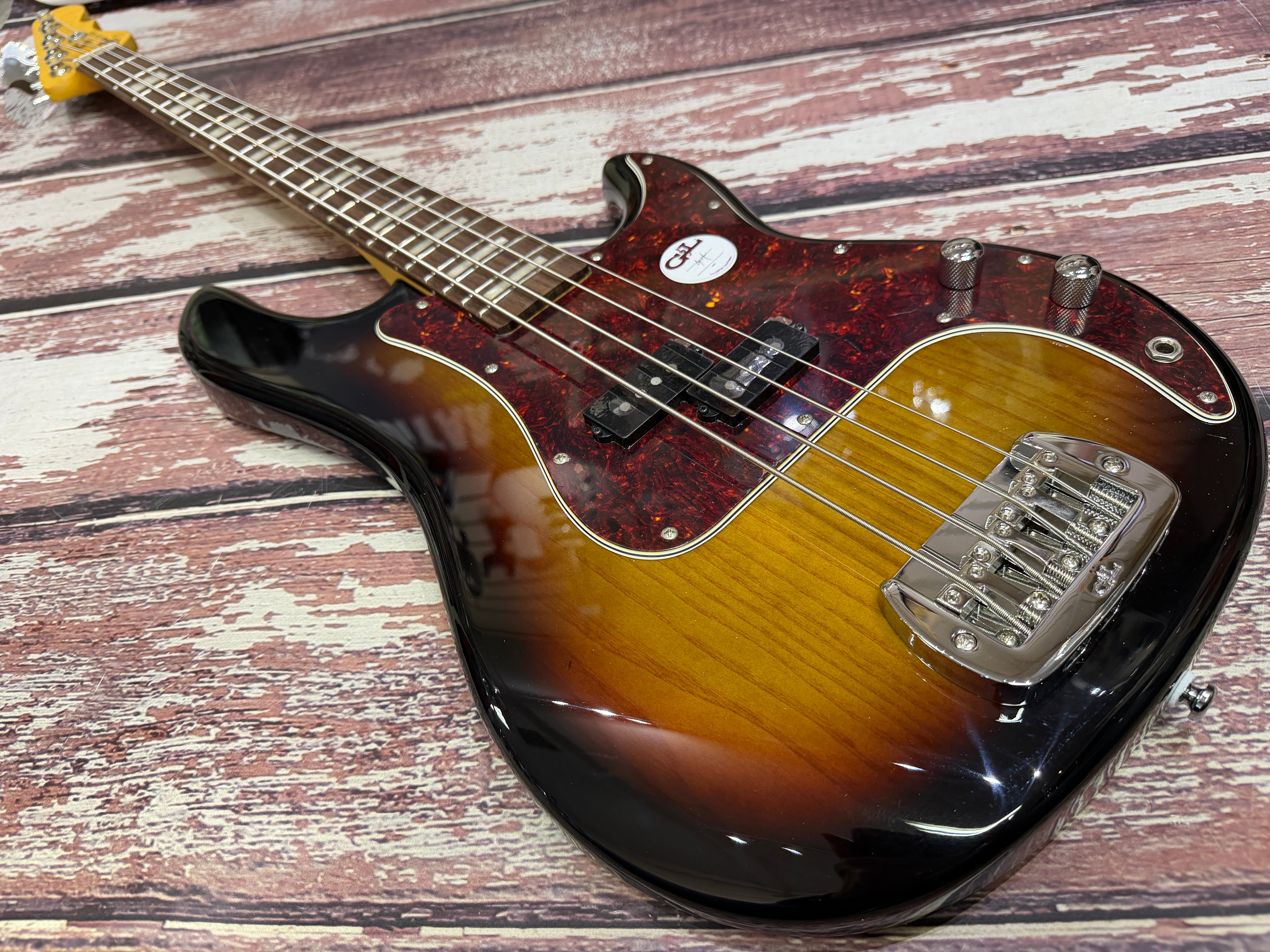 G&L Tribute LB-100 (P-Bass) 3 tone sunburst – Badlands Guitars Limited